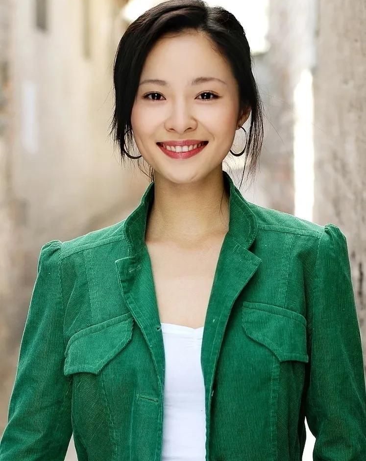 江一燕:美艳动人,文艺女神写真!