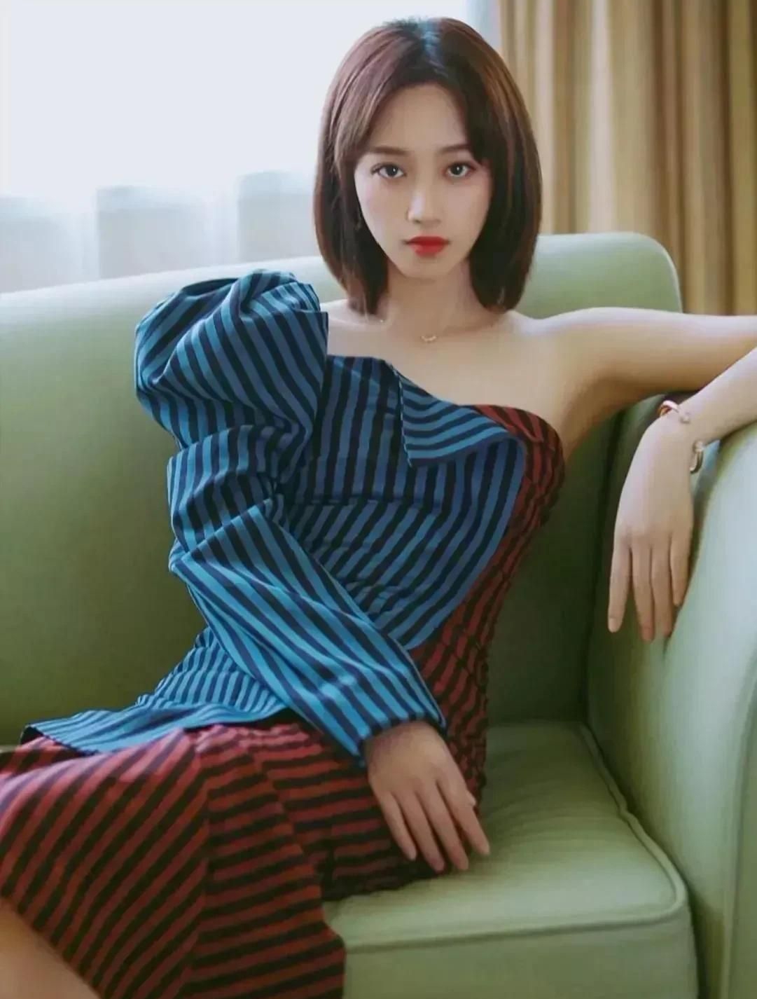 青春靓丽的蓝盈莹甜美可爱楚楚动人的写真照