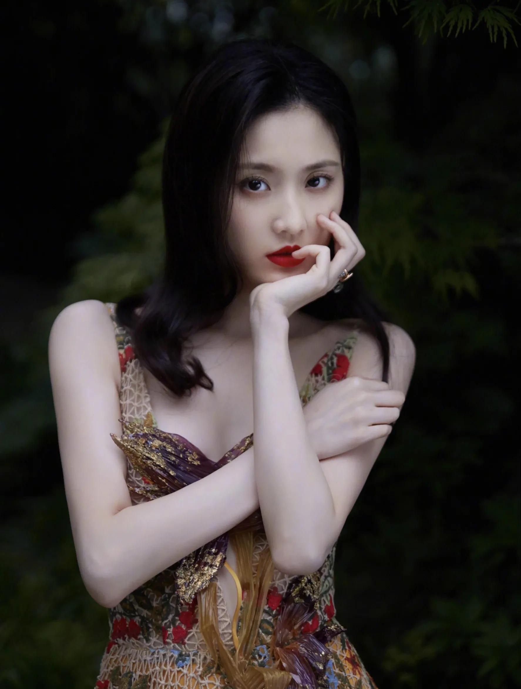 青春靓丽的张慧雯优雅迷人甜美可爱的写真照