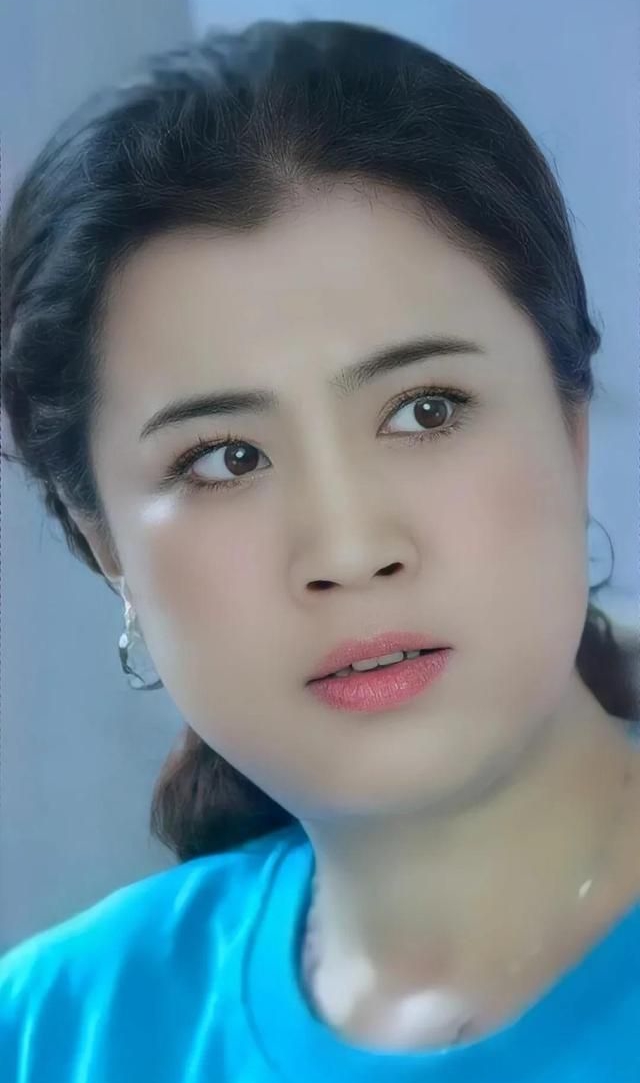 王红梅：曲眉丰颊，美丽动人！__财经头条
