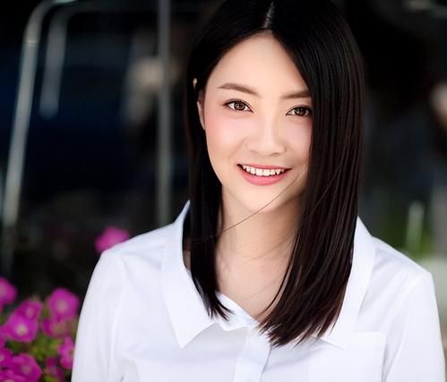 朱锐身材出众白皙动人