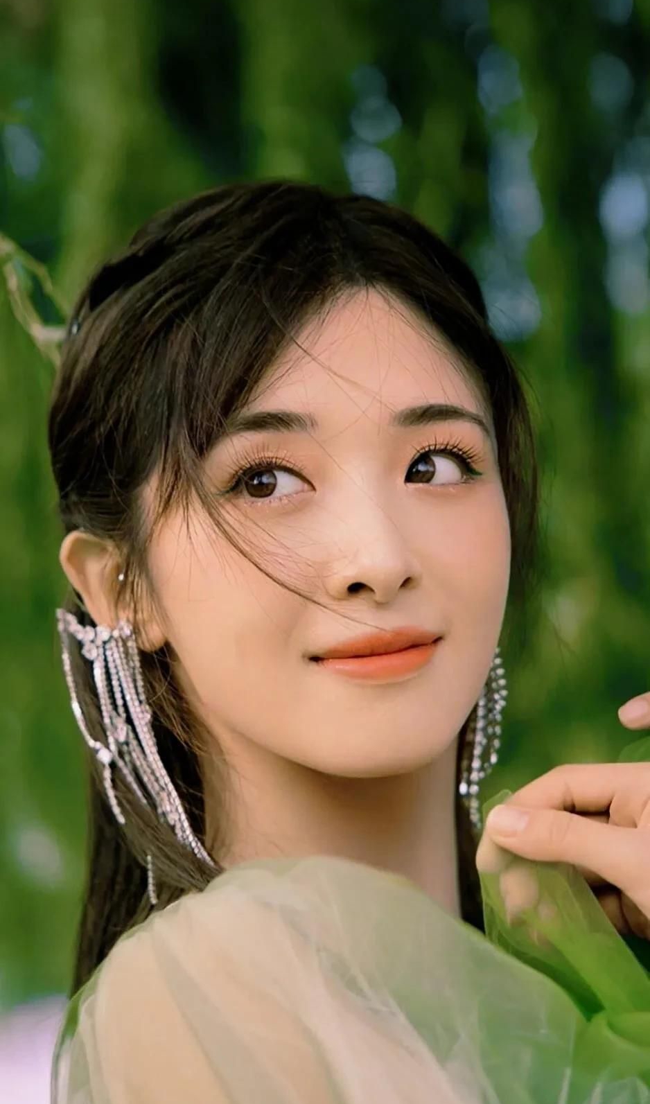 张含韵高清淡雅俏丽写真,楚楚动人!__财经头条