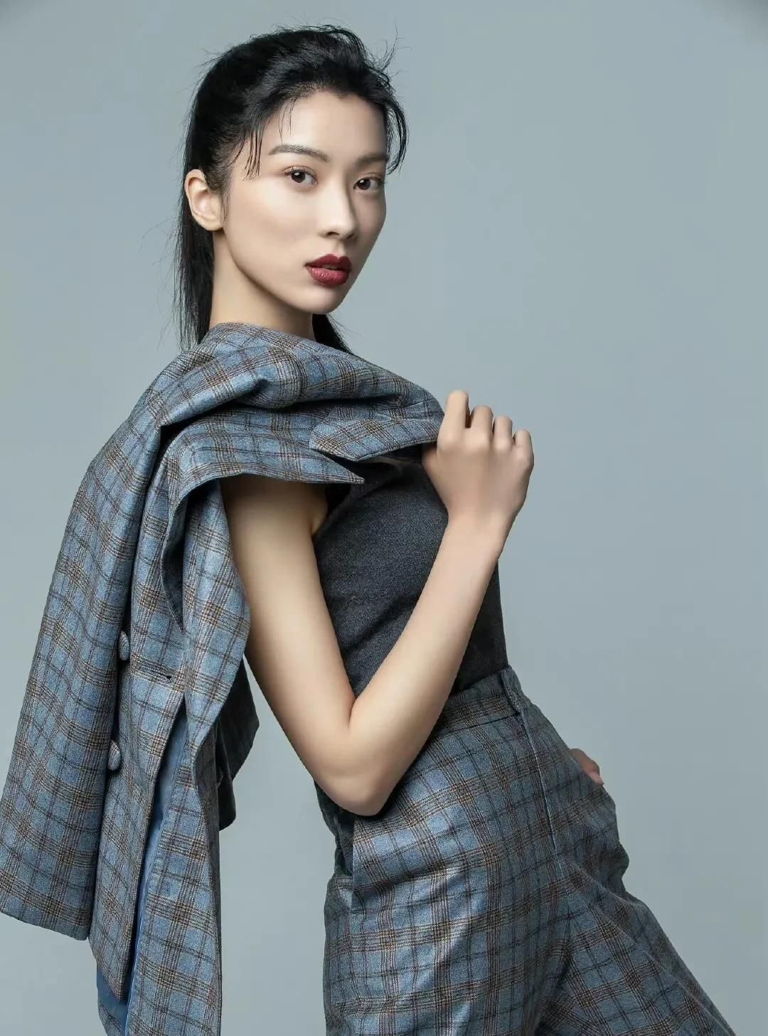 童苡萱高清魅力写真婀娜动人