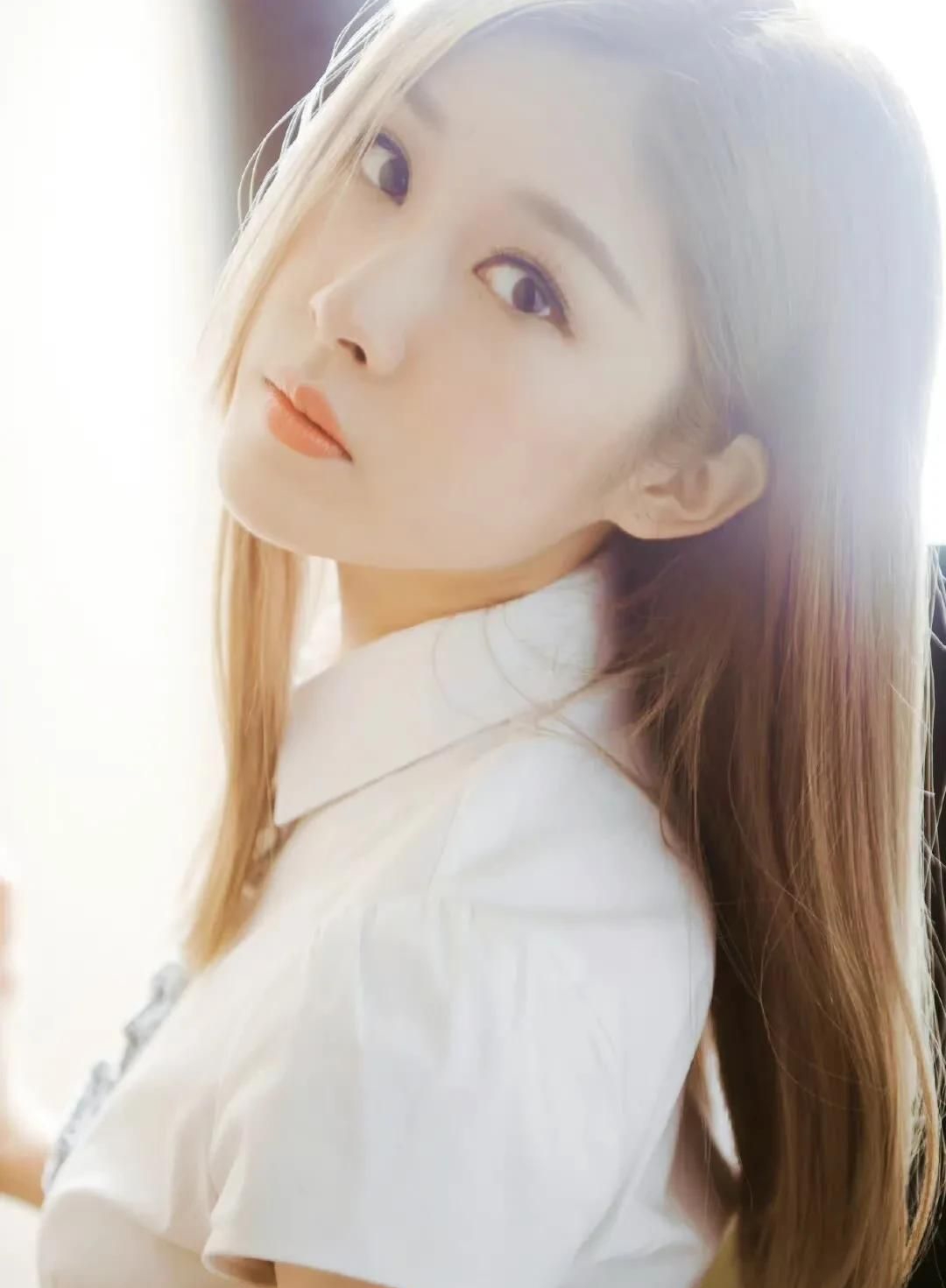 王双高清淡雅时尚写真,娇俏可人!__财经头条