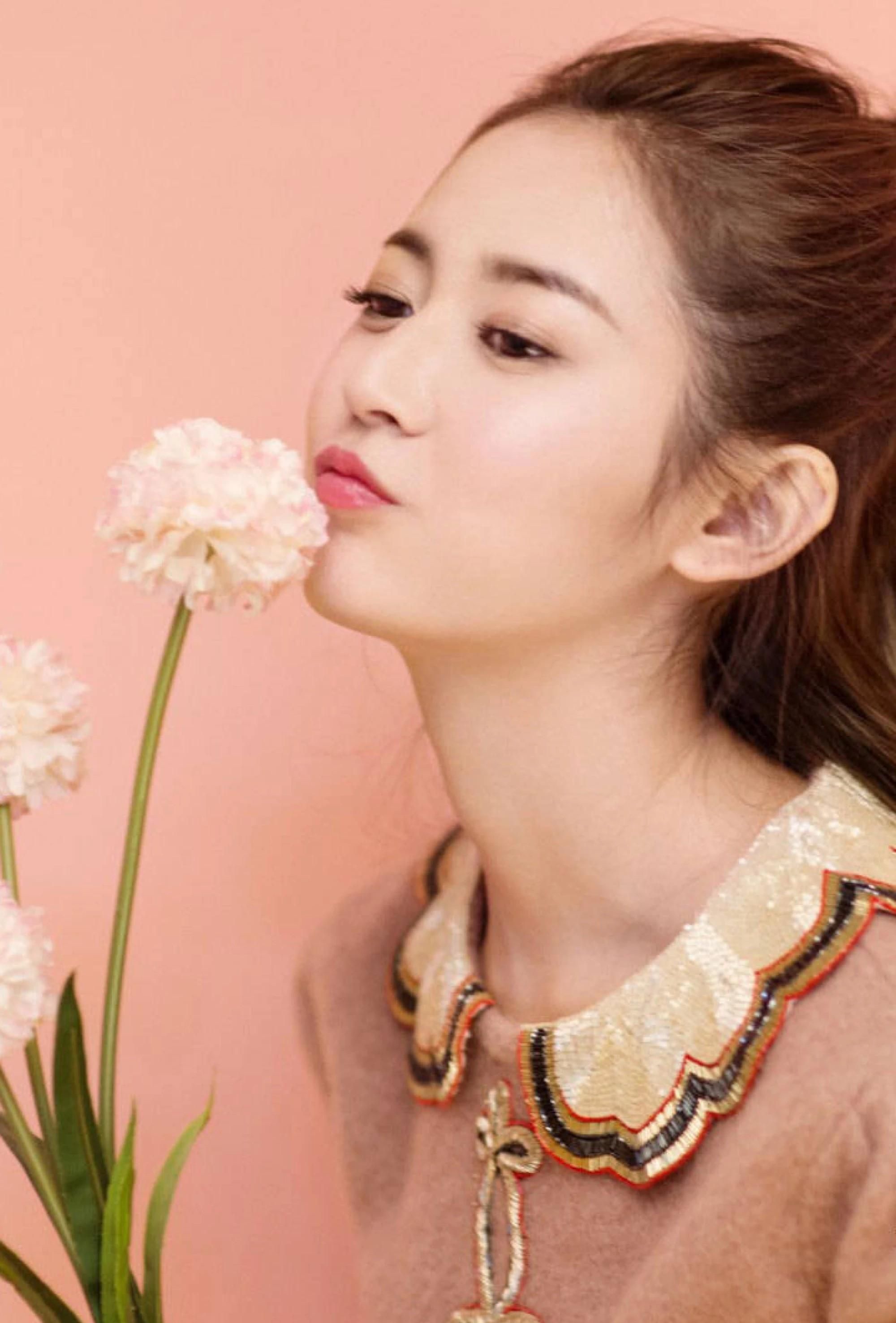 陈钰琪超靓丽,肤白貌美,优雅迷人!