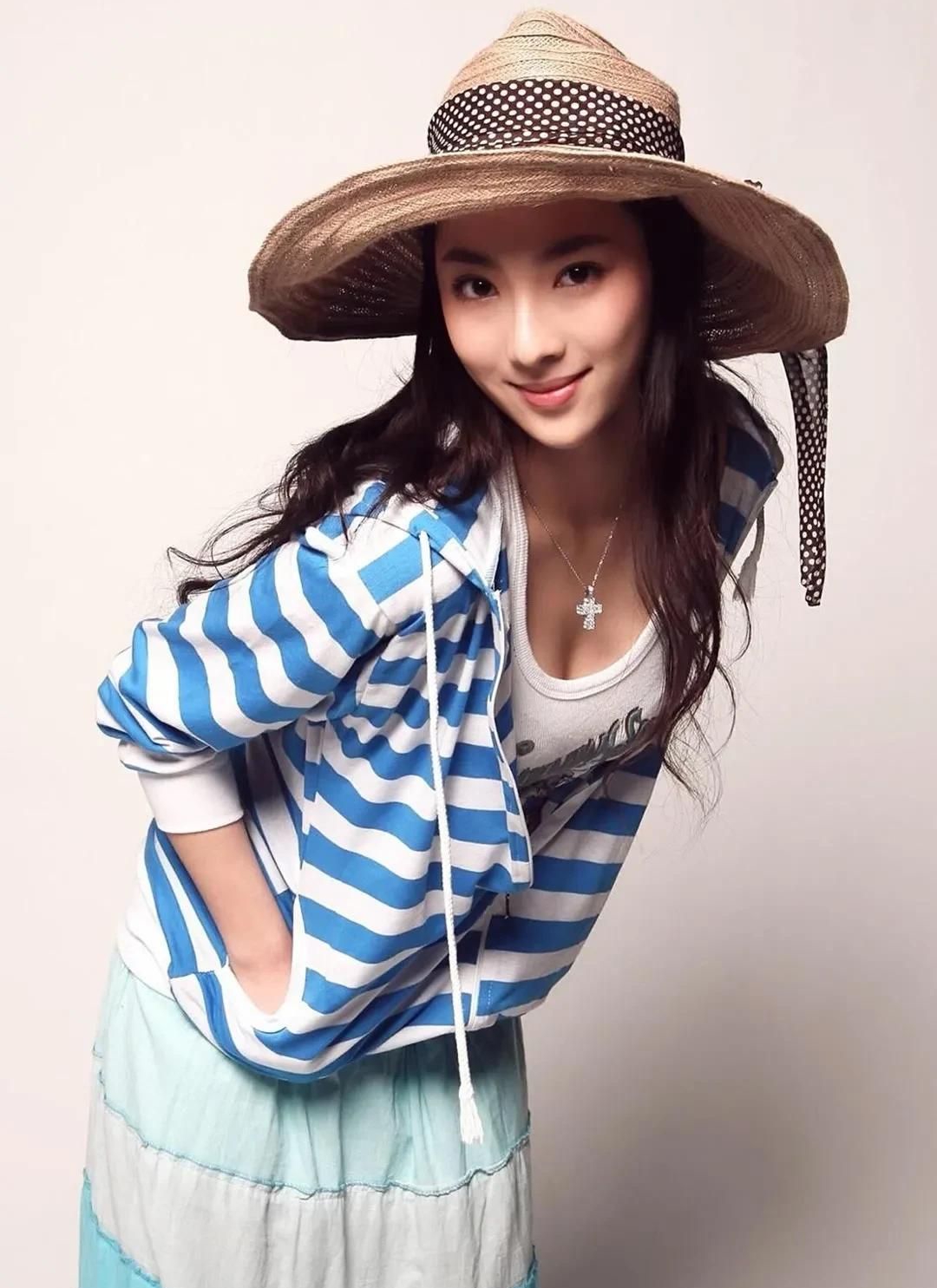 马丹旎高清冷艳写真,美艳动人!__财经头条