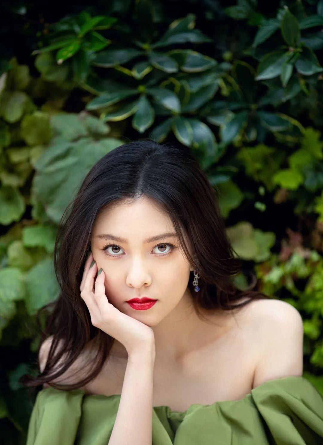 宋妍霏端庄优雅娴静写真优雅迷人