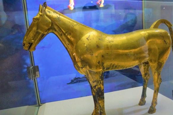 茂陵博物馆国宝多,既有鎏金铜马,也有汉代石刻,书法作品没人买