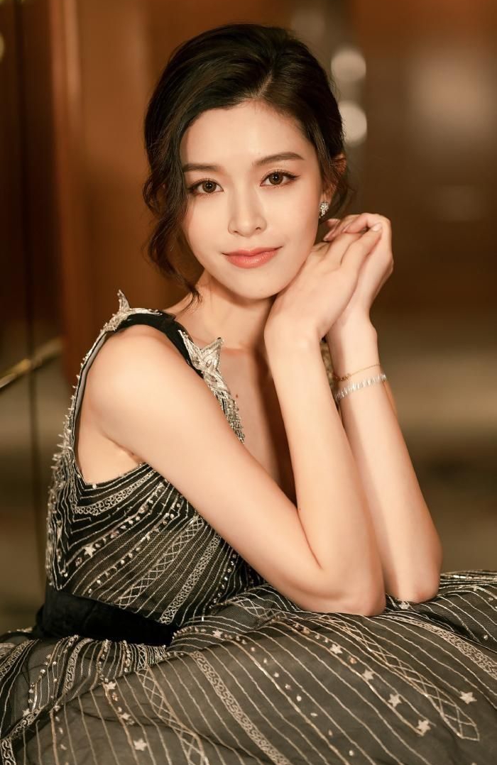 文咏珊高清美艳写真高贵冷艳复古优雅