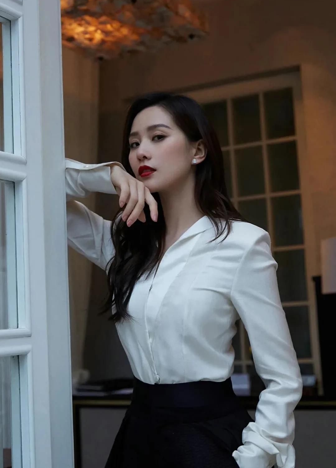 刘诗诗清纯绝美俏丽写真,楚楚动人!