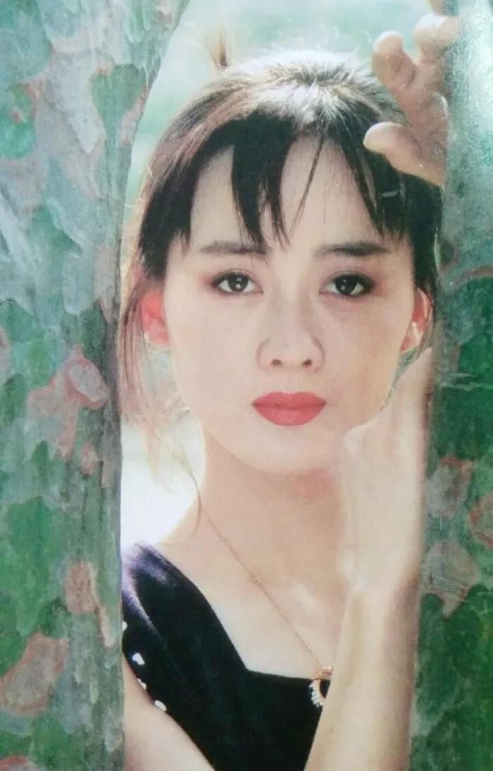 温婉秀雅的李琳,时尚俏丽,魅力无限的写真!__财经头条