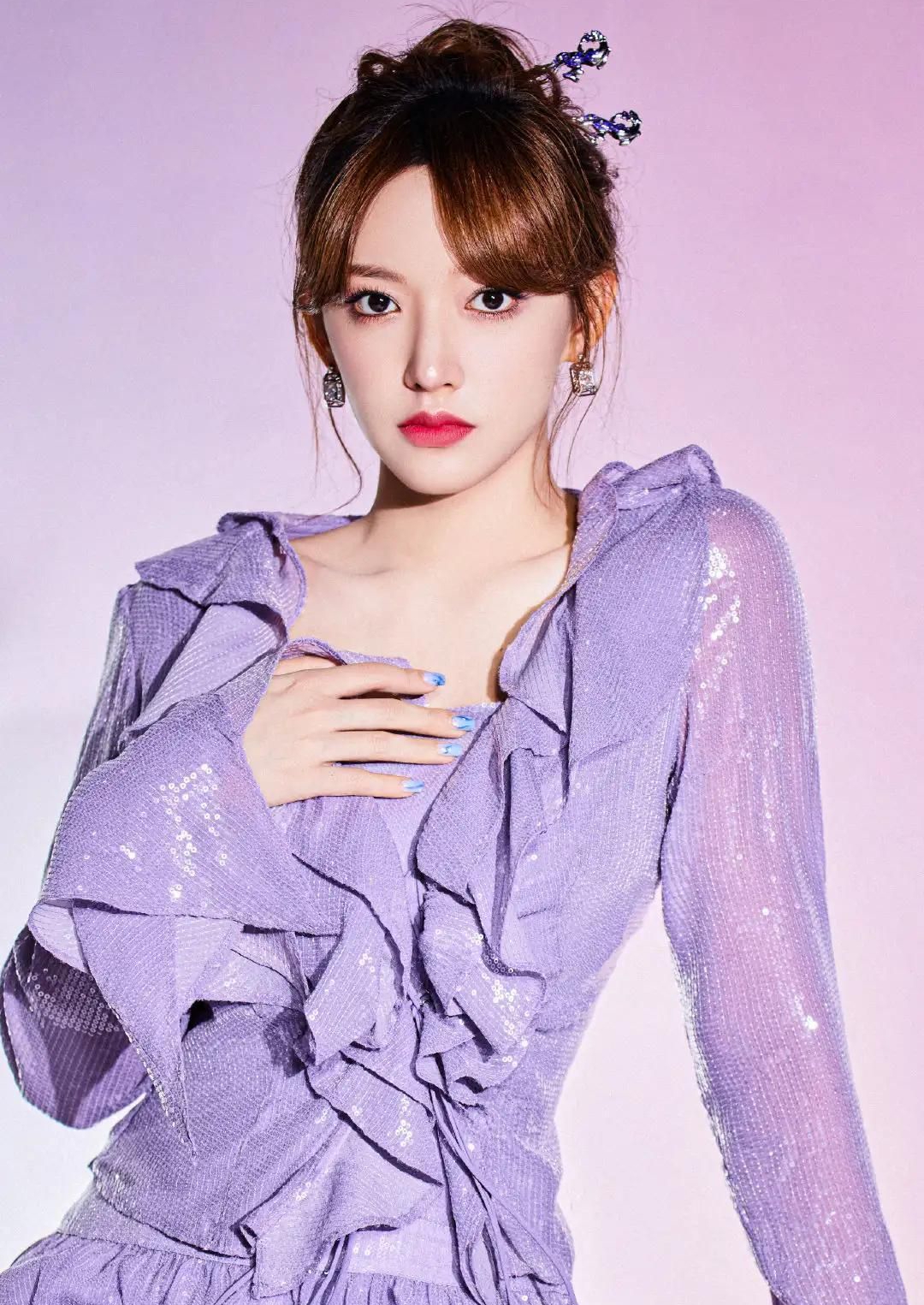 程潇清纯美照紫色礼服搭配高跟鞋梦幻朦胧的美楚楚动人