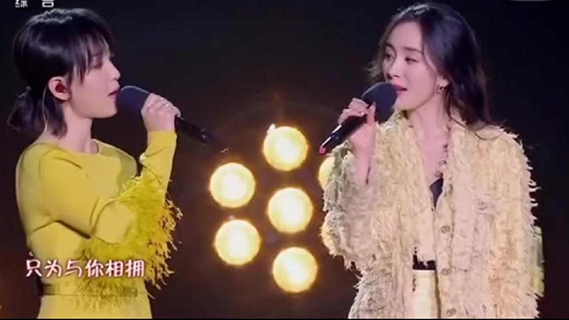杨幂又火了,与周笔畅合唱《世界美好与你环环相扣》,太醉人了