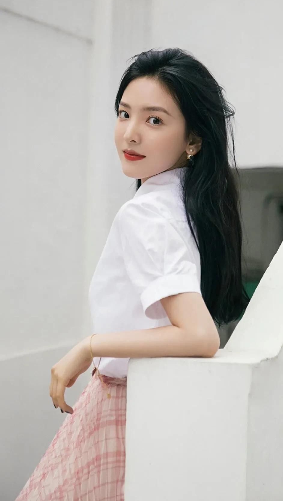 章若楠高清淡雅俏丽写真,时尚俏丽!__财经头条