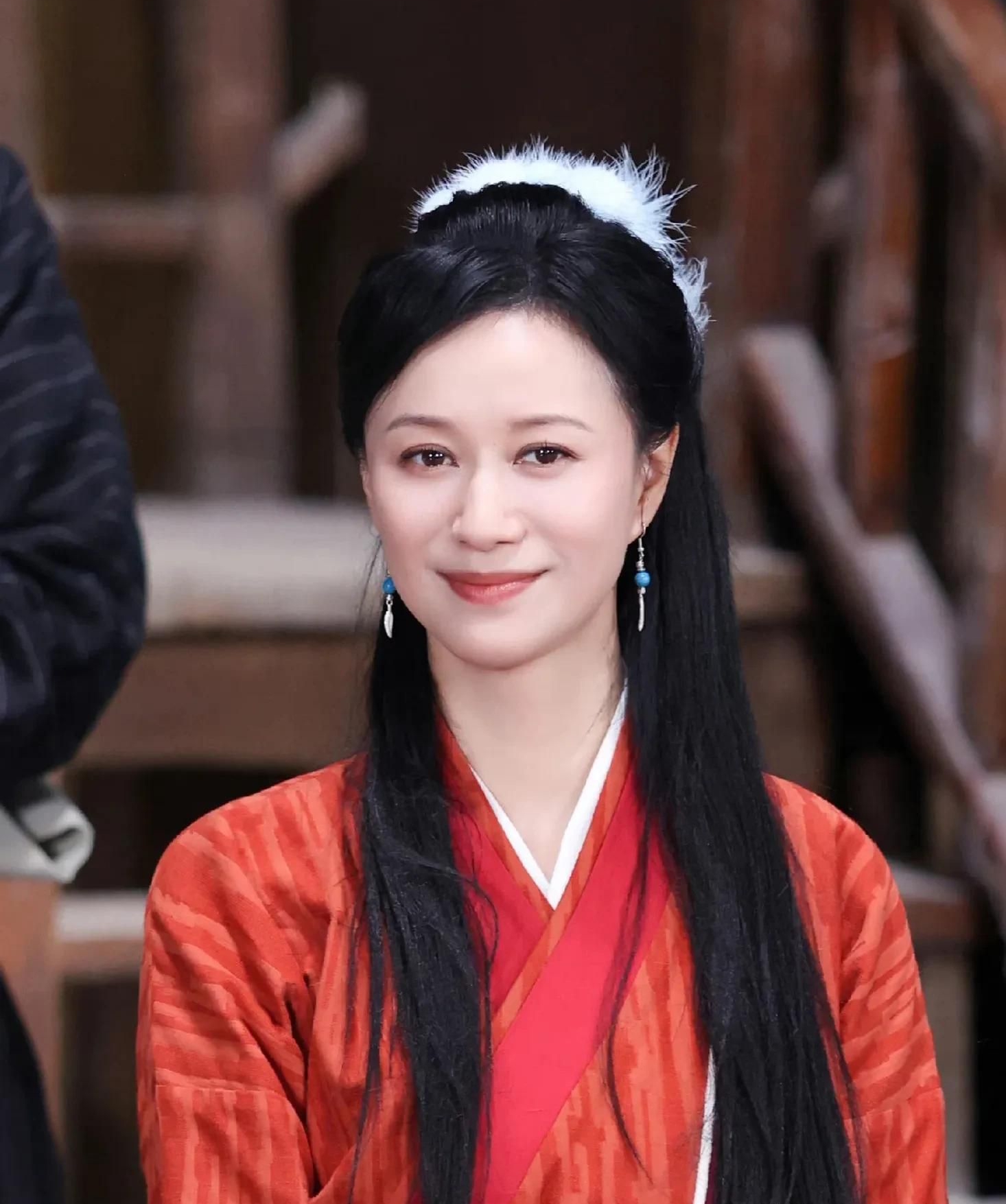 温婉秀雅的倪虹洁,妩媚动人,魅力无限的写真照!__财经头条