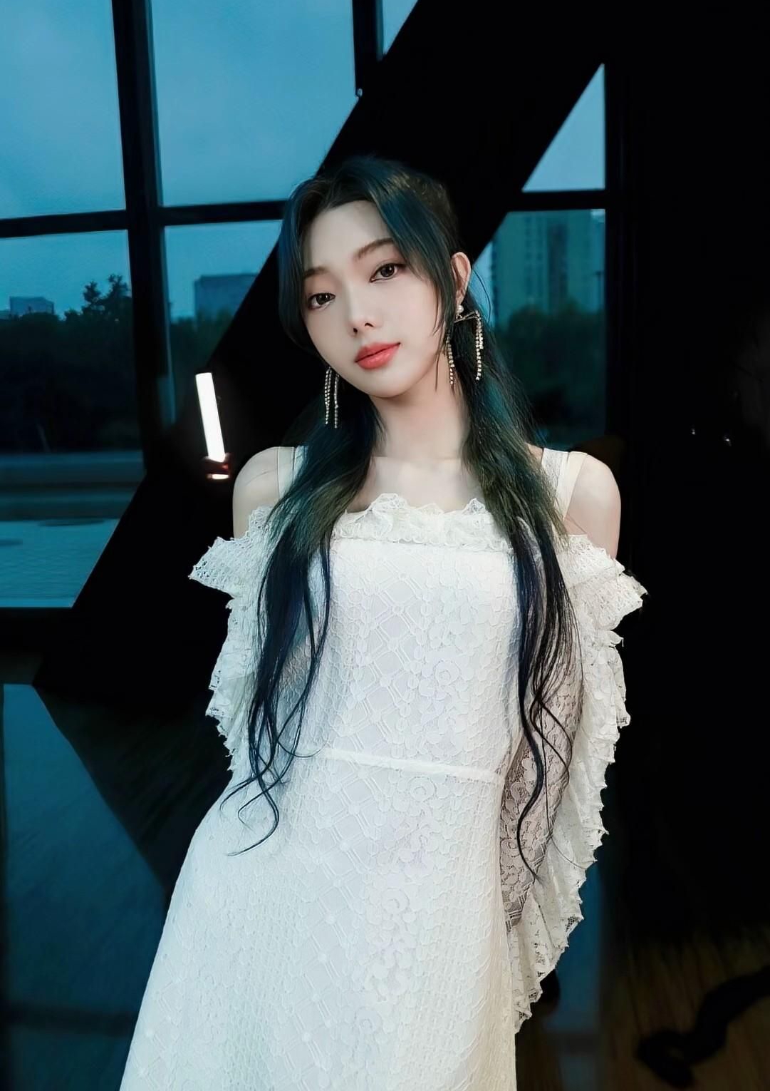 李紫婷粉嫩佳人明艳写真,时尚俏丽!__财经头条