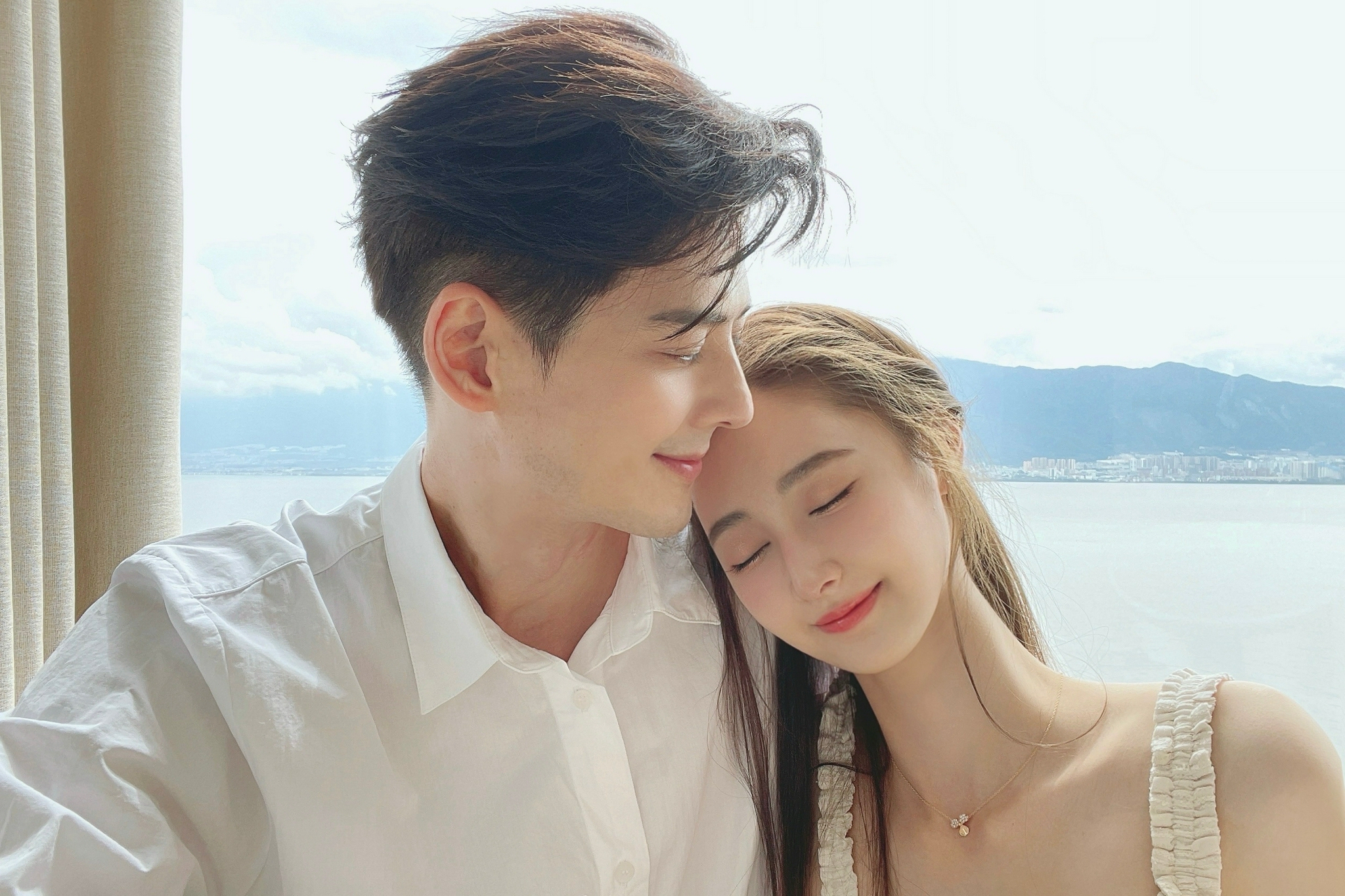 郭品超官宣恋情!并晒与女友合照,两人竟相差19岁?