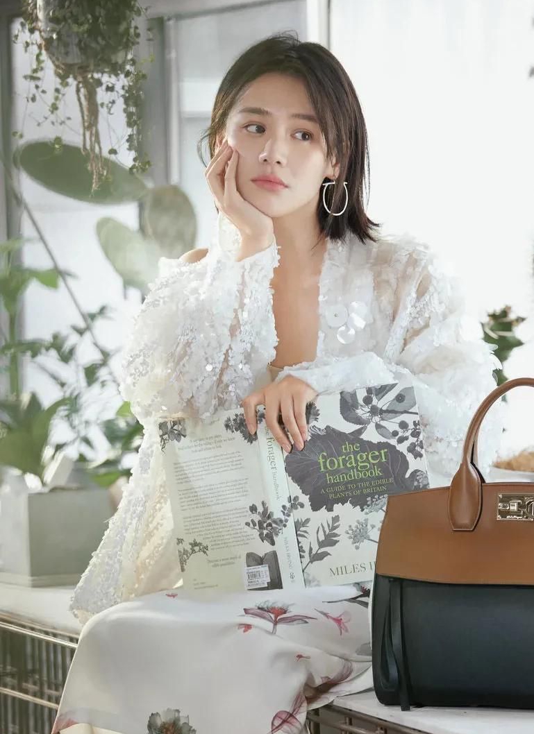 气质女神马思纯精美写真,优雅迷人!__财经头条