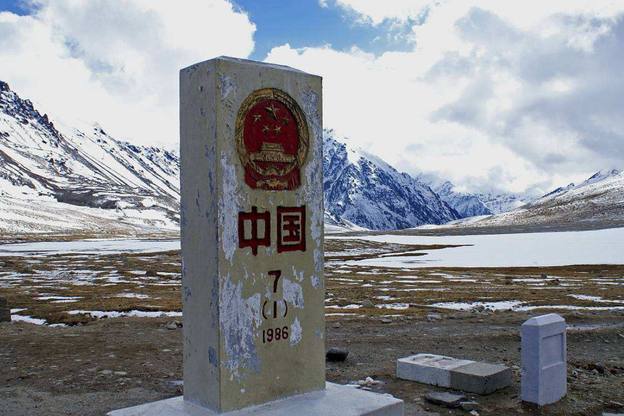 全球那些"不严肃"的国界线,摔个跤就能出国,还是我国的安全