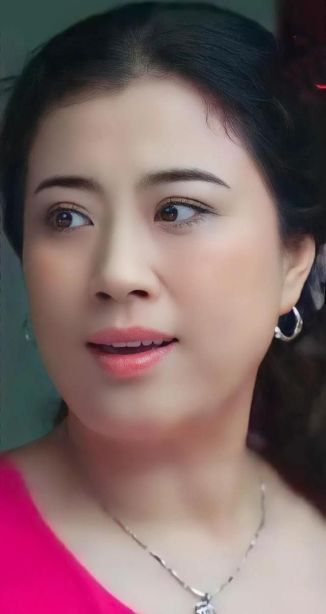 王红梅：曲眉丰颊，美丽动人！__财经头条
