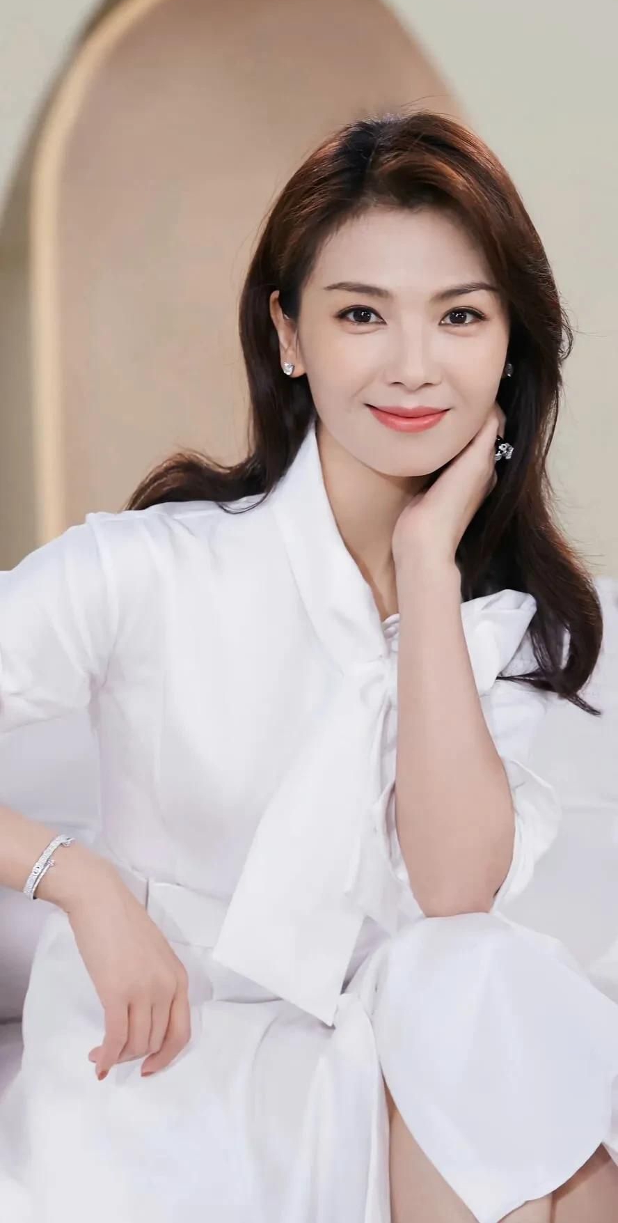 刘涛优雅娴静俏丽写真,惊艳迷人!