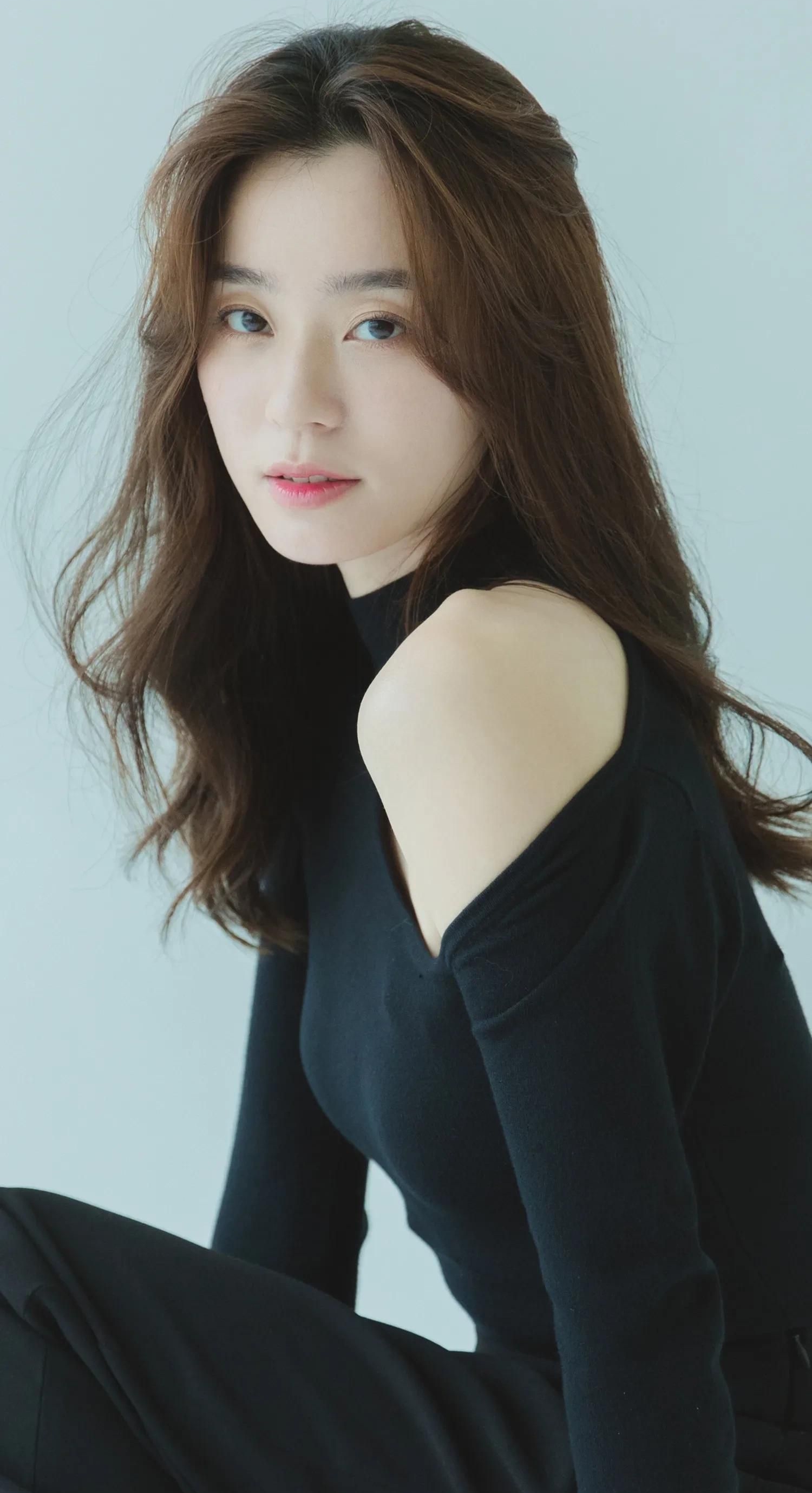 张梦露靓丽妩媚楚楚动人时尚写真