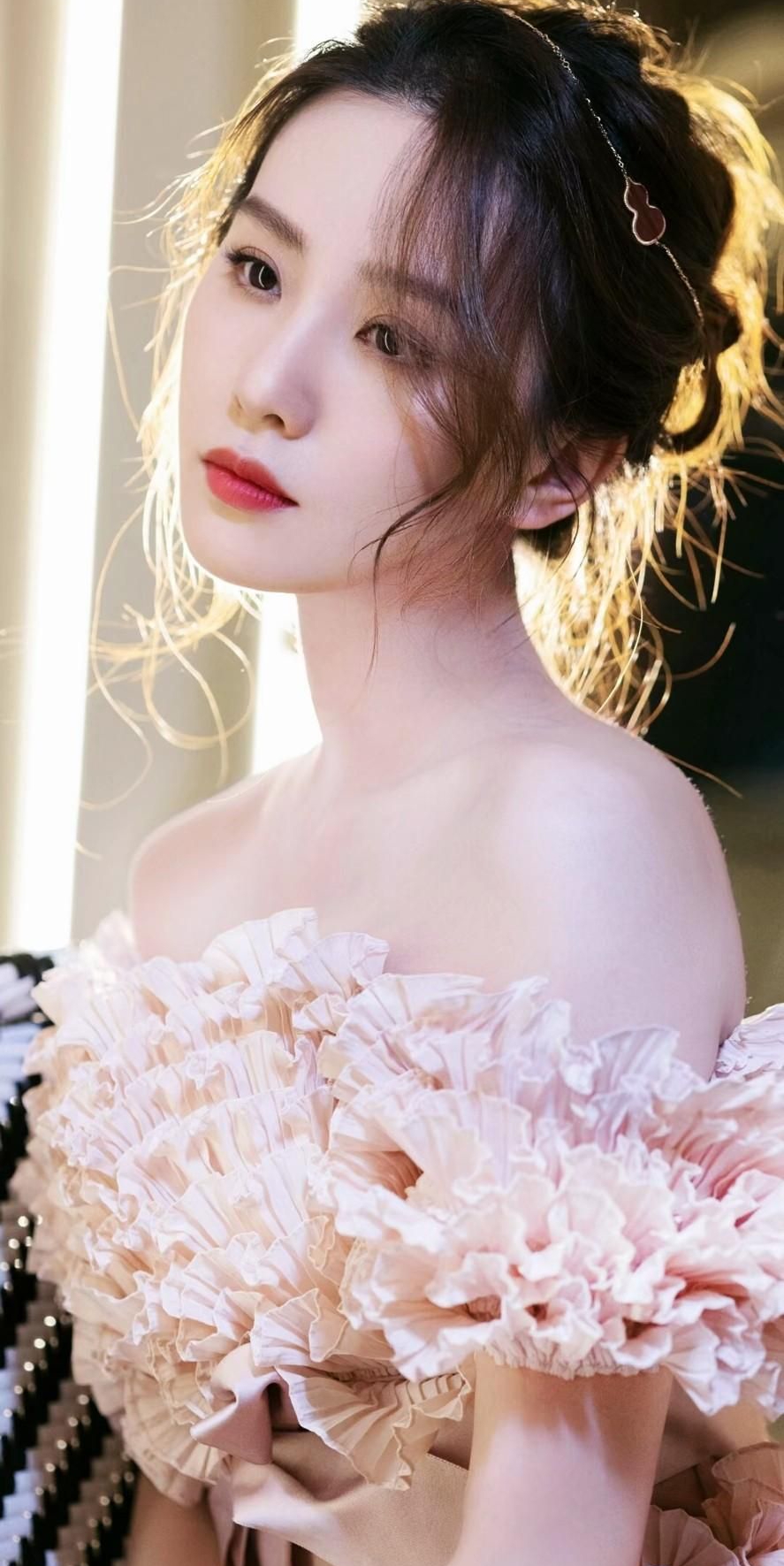 宋佳高清冷艳美照,美丽惊艳!__财经头条