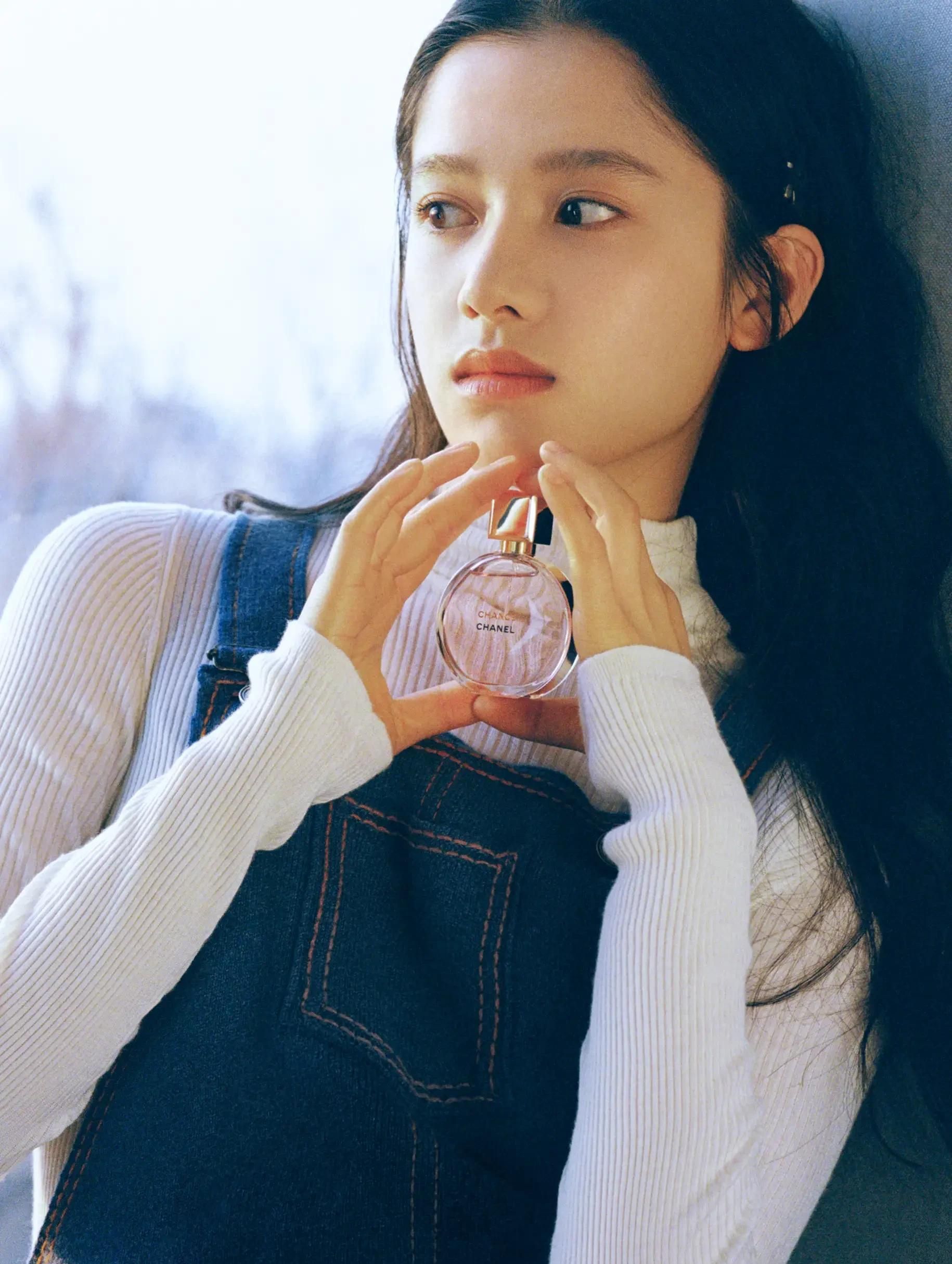 精致优雅的张婧仪,美艳动人,温婉秀雅的写真照!__财经头条