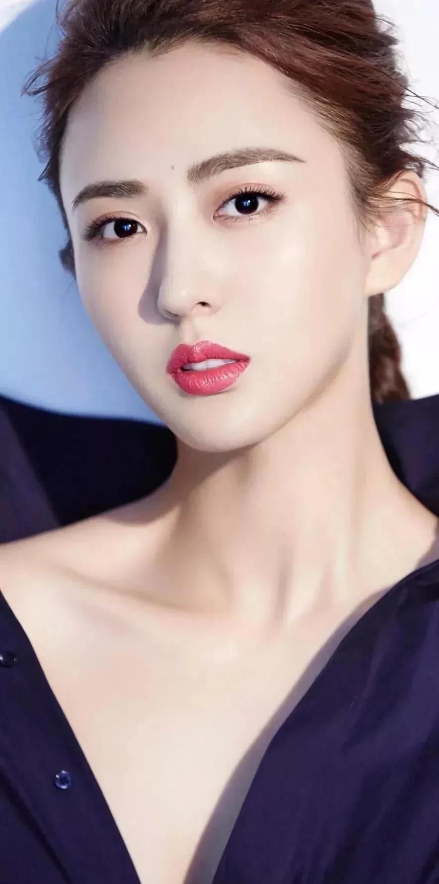 徐小飒:精致优雅,明艳动人 !