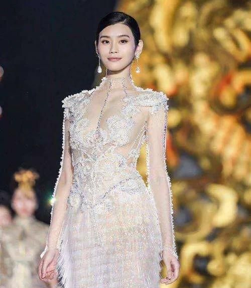 奚梦瑶--楚楚可人!__财经头条