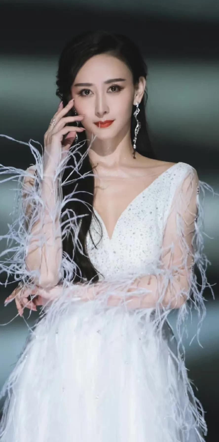 胡静高清淡雅时尚写真惊艳迷人