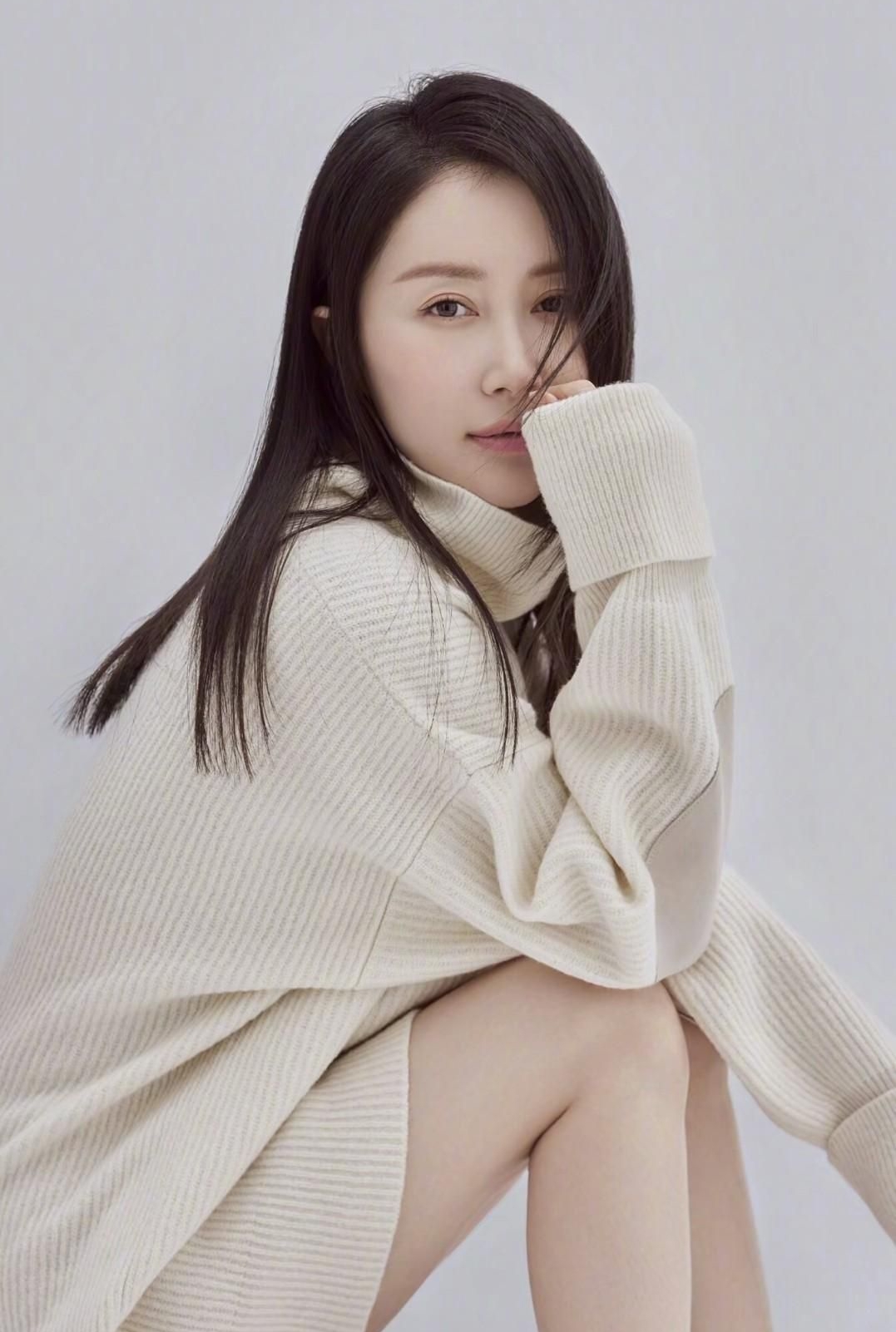 舒畅高清淡雅写真,惊艳迷人!__财经头条