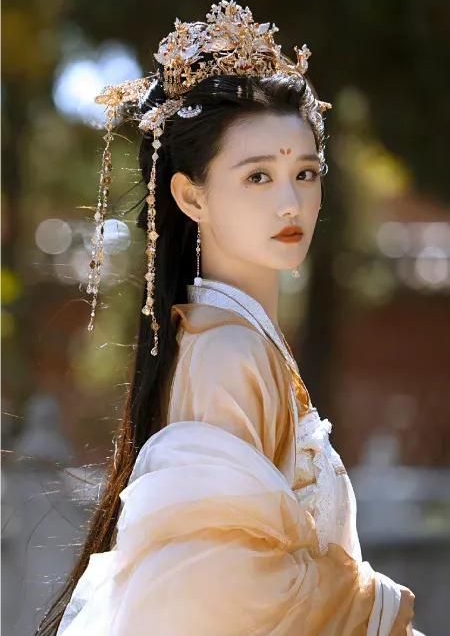 红砖古墙里的佳人,蒋依依大雪古风美照,明艳动人!_高清图集_新浪网