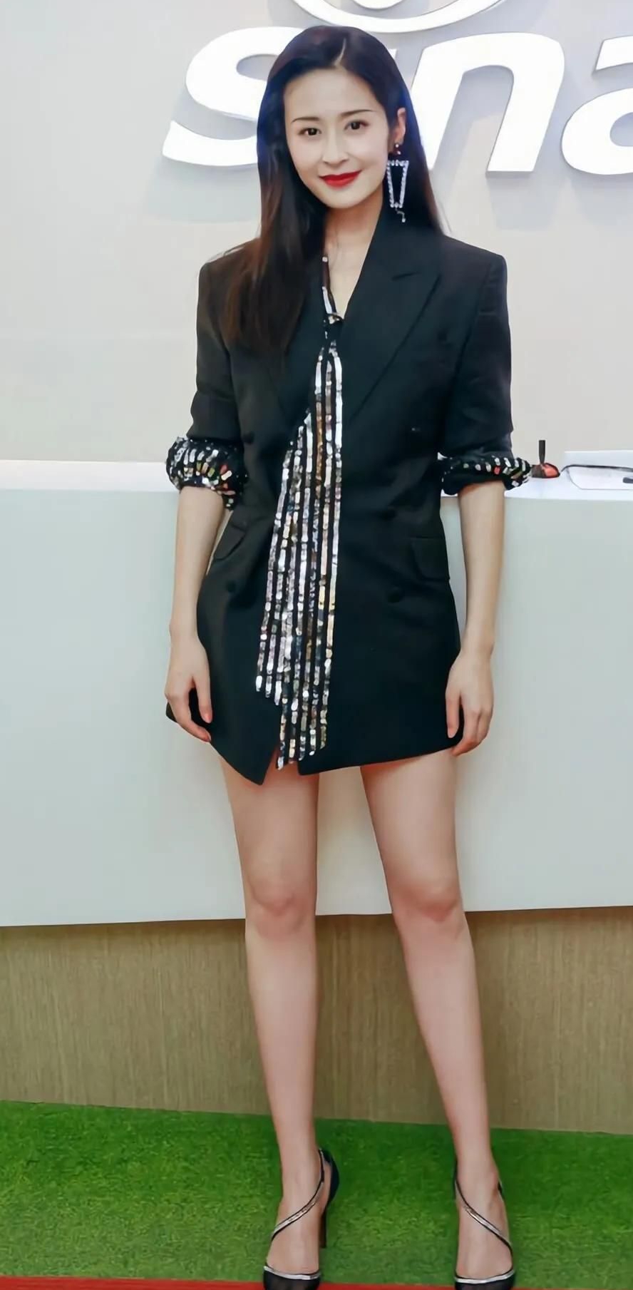 颖儿时尚飒爽美艳写真,优雅迷人!__财经头条