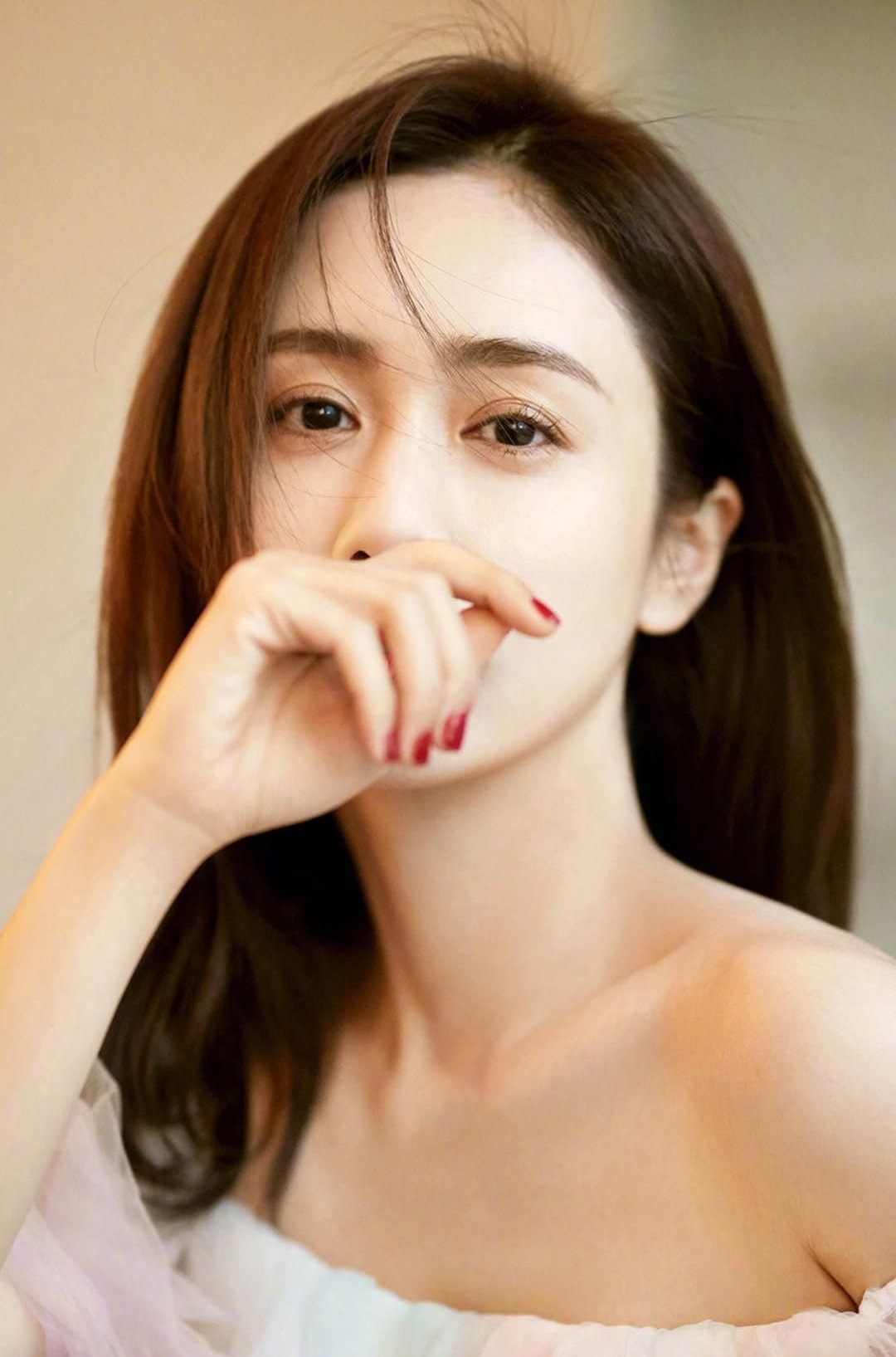 刘芸芳菲妩媚写真花容月貌楚楚动人