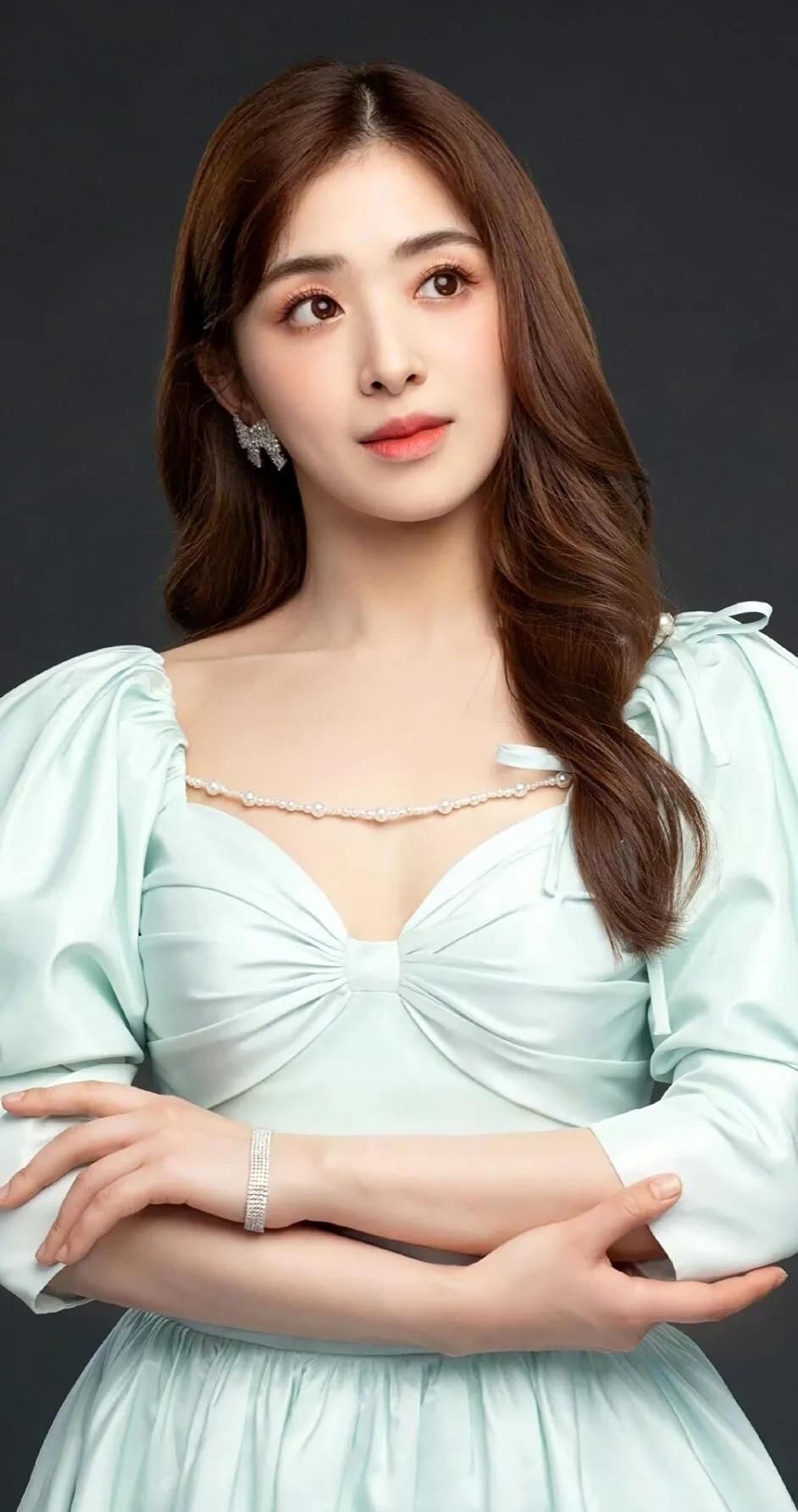 张含韵高清淡雅俏丽写真,优雅迷人!_高清图集_新浪网