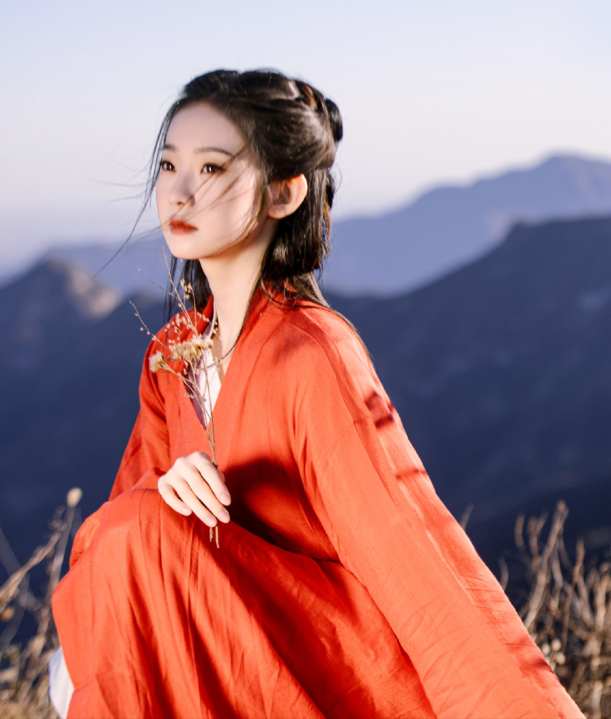 红衣古风造型张艺凡,优雅娴静,楚楚动人!