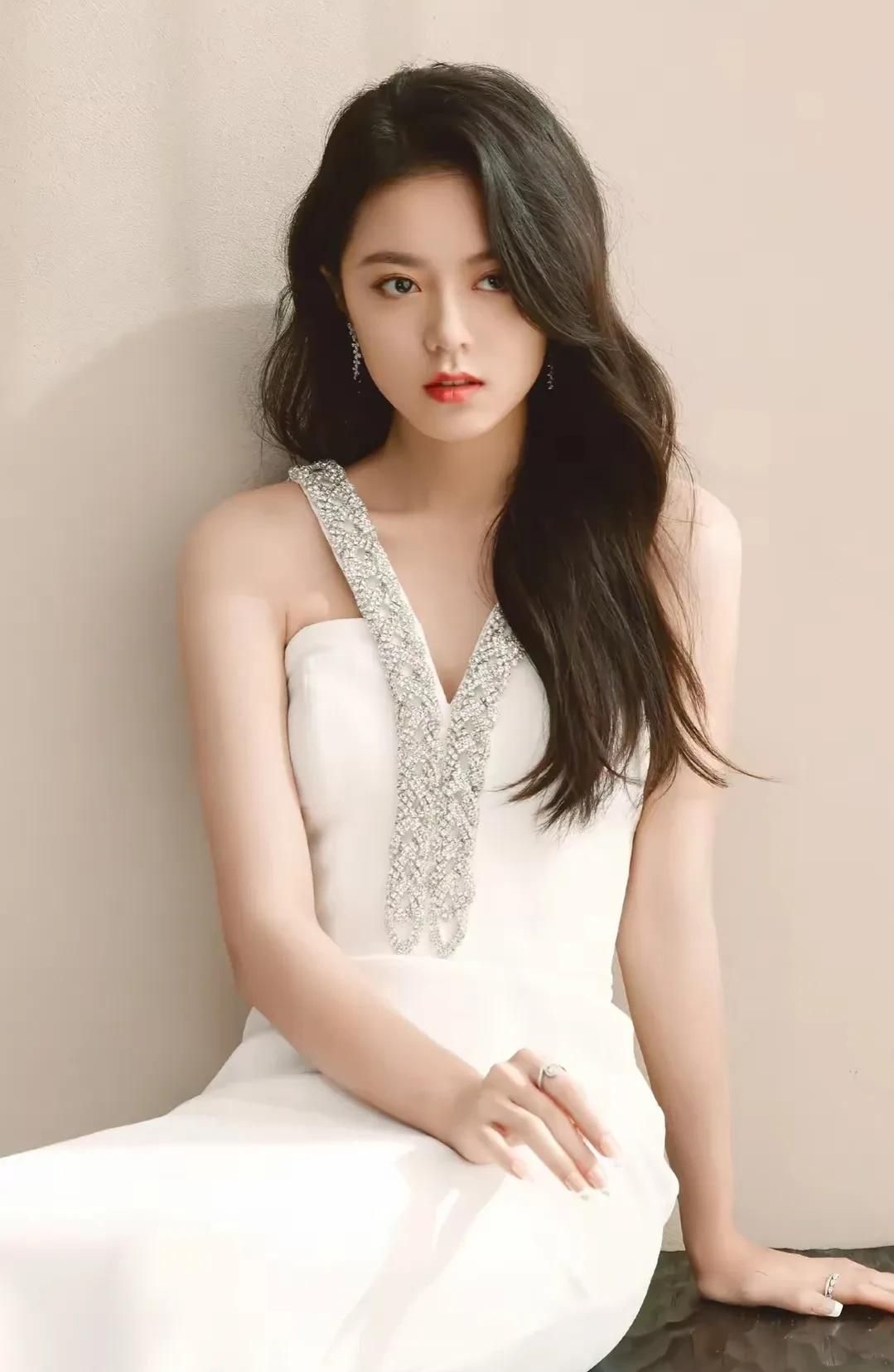 青春靓丽的赵今麦,惊艳迷人,清新可爱的写真照!__财经头条