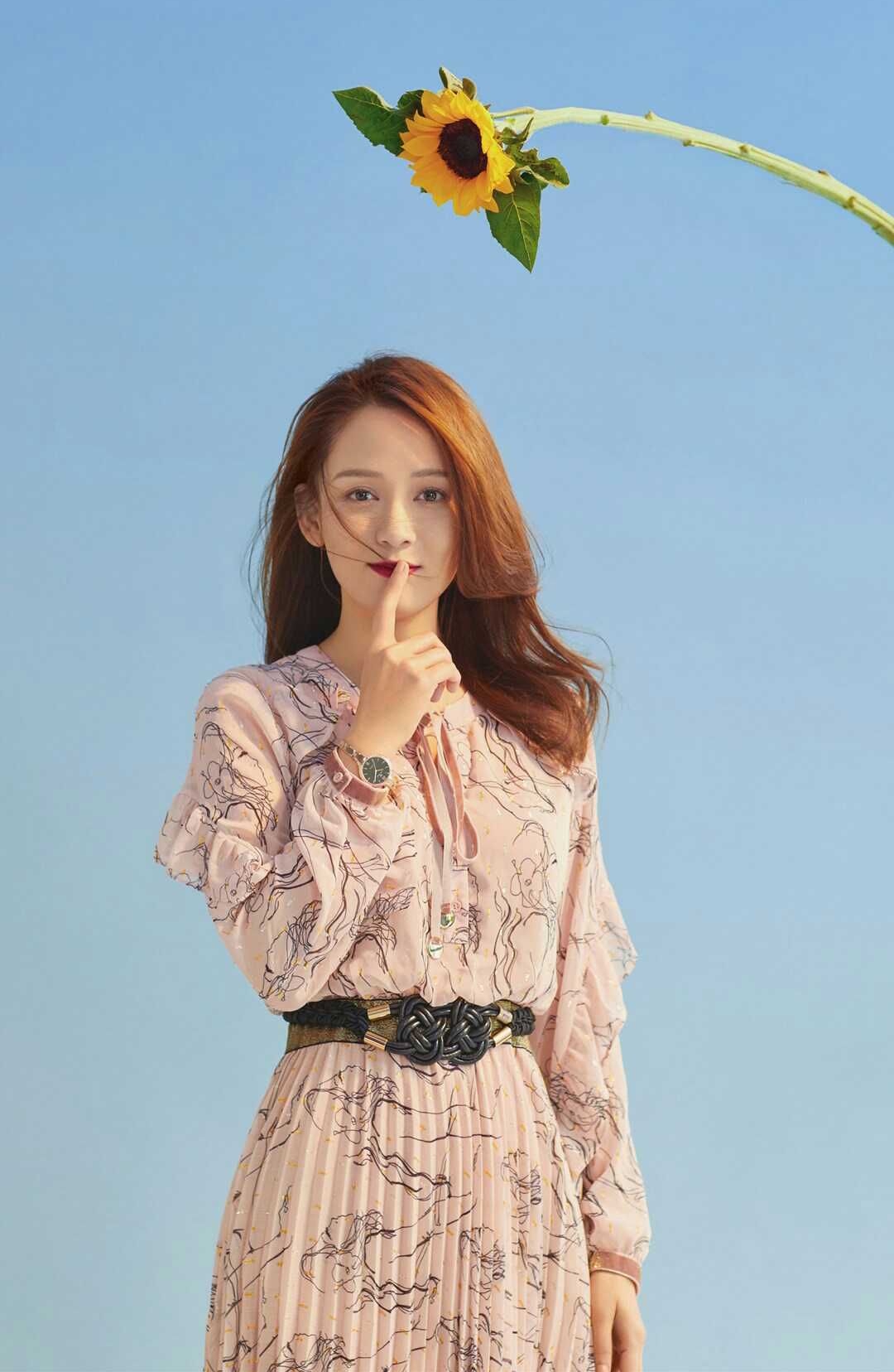 女星陈乔恩:优雅气质,楚楚动人!__财经头条