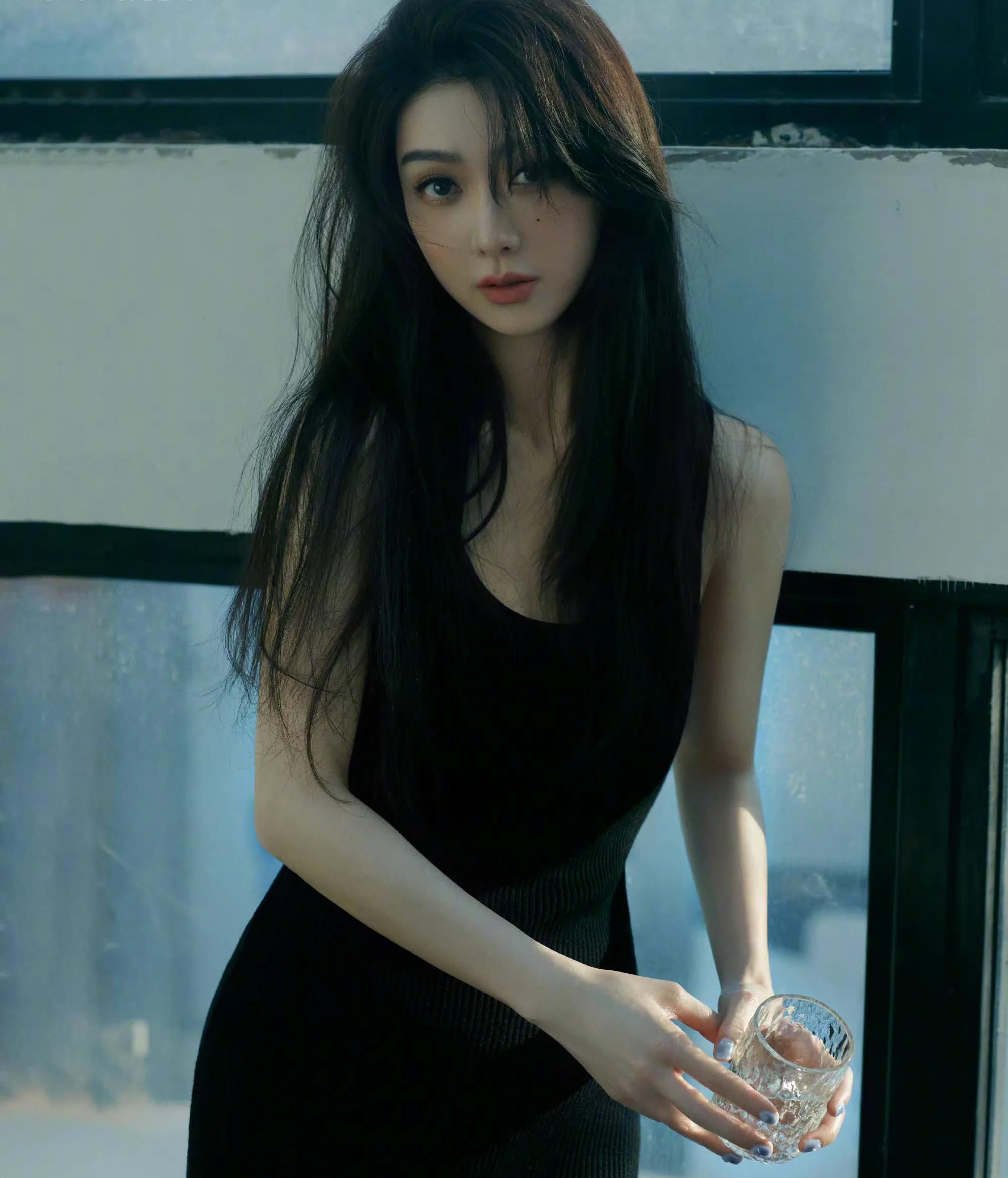 薛凯琪香肩半露慵懒惬意,魅惑撩人,楚楚动人!_高清图集_新浪网