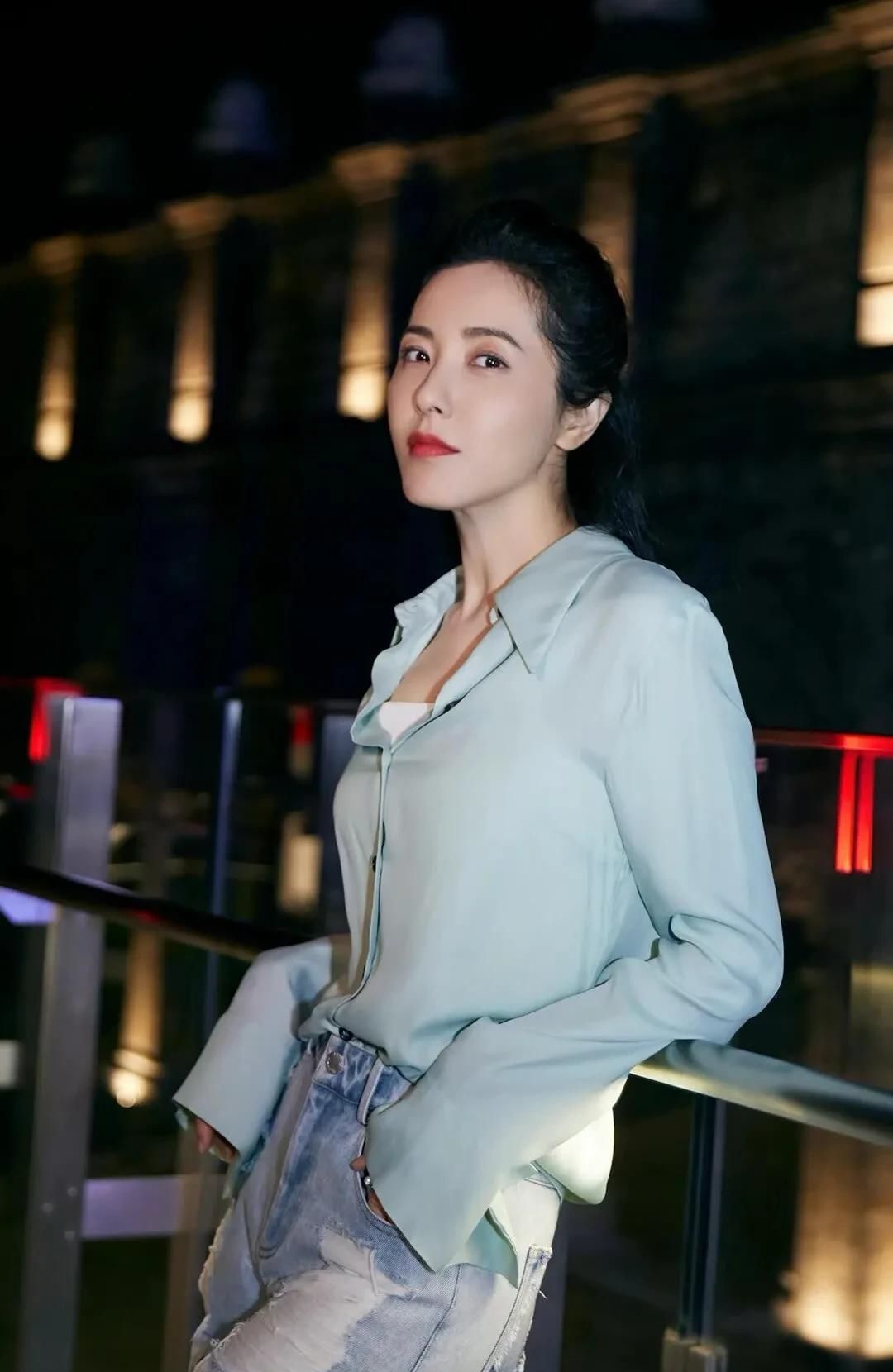 曾黎端庄优雅温柔写真妩媚动人