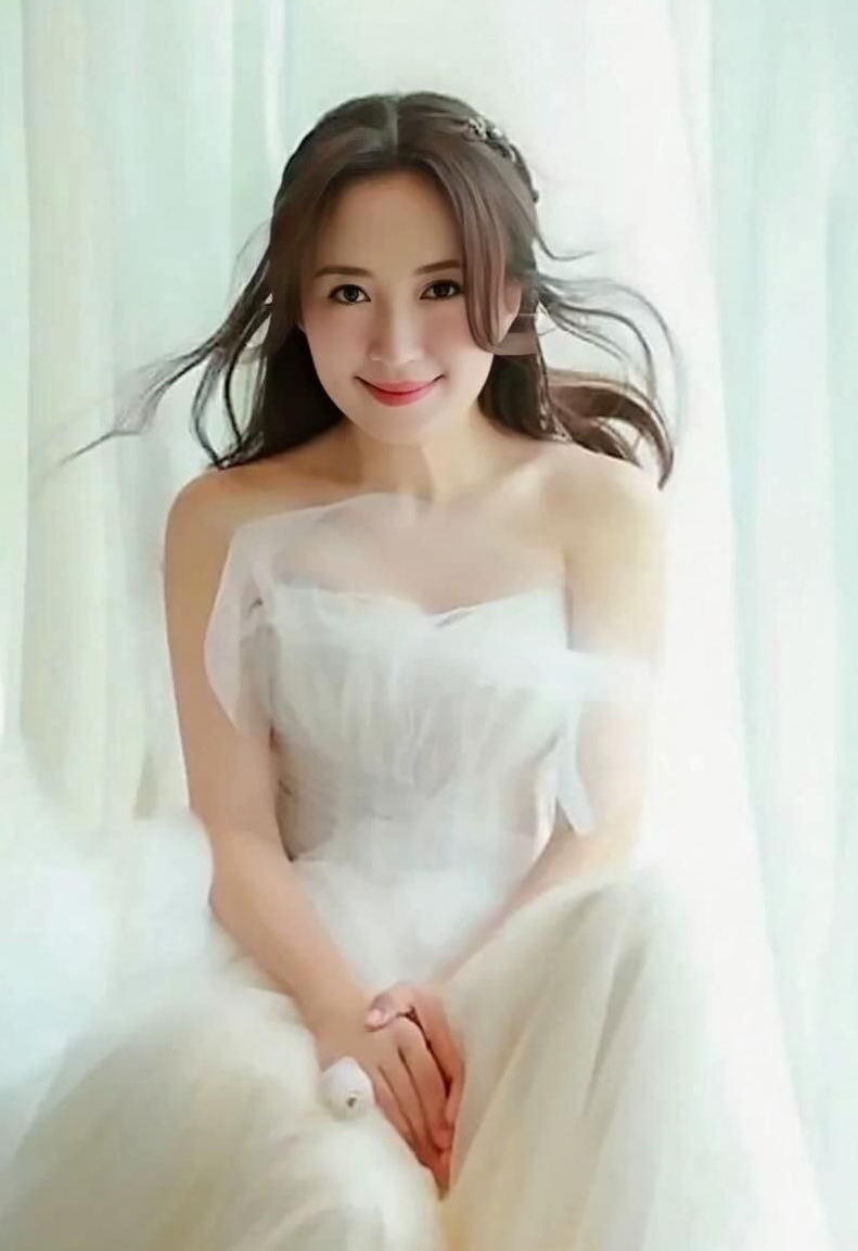 杨童舒粉嫩佳人明艳写真,优雅迷人!__财经头条