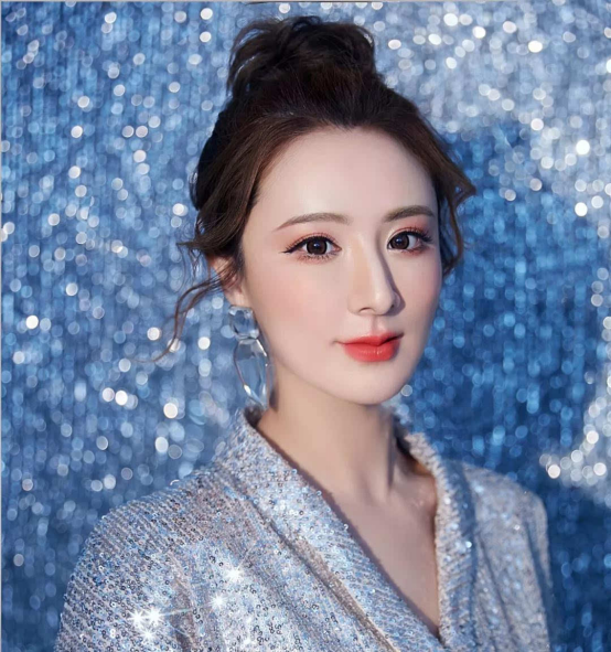 从月薪1200的导购小妹到年入20亿的带货女王薇娅有多拼