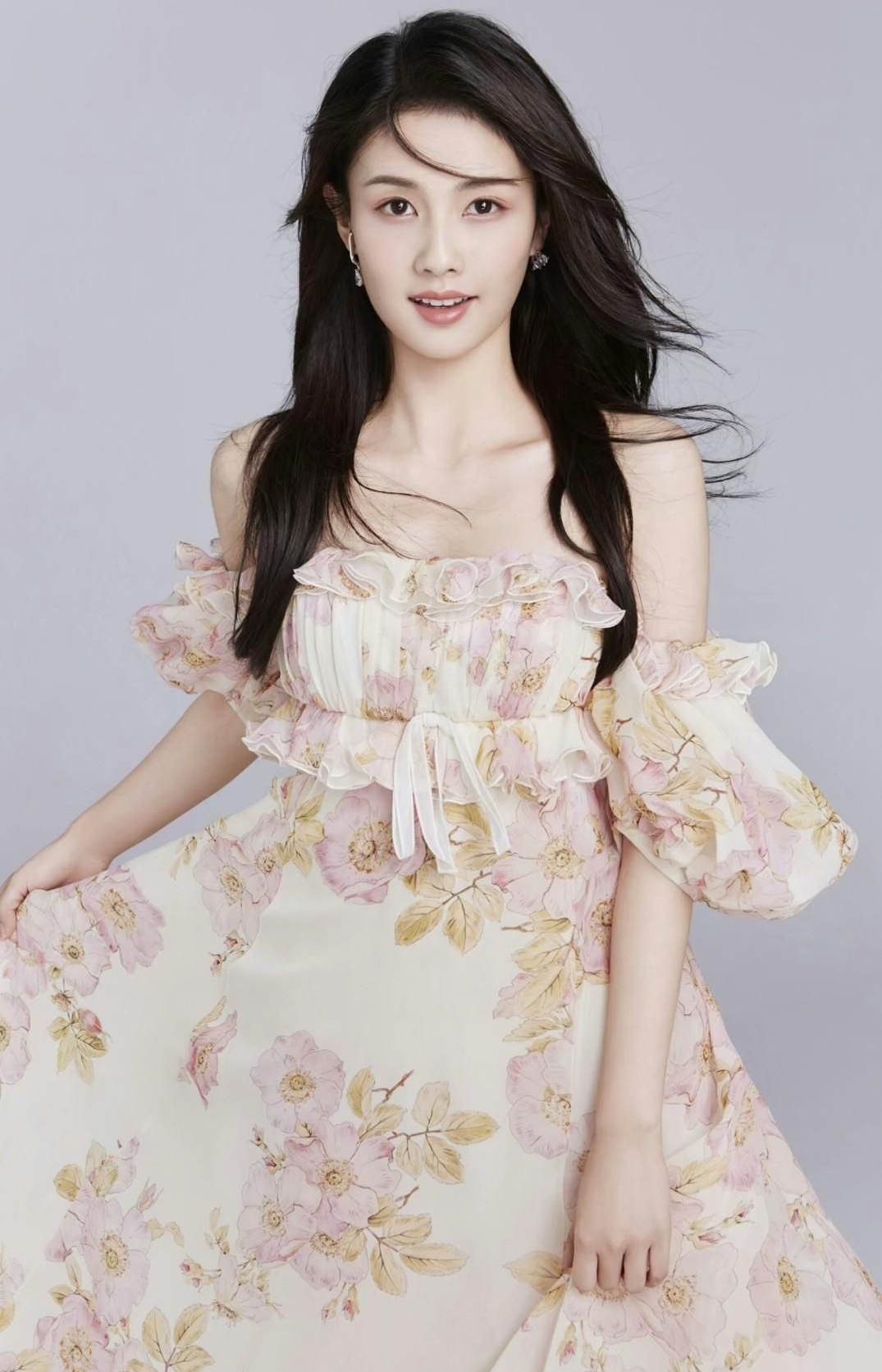 白鹿高清淡雅写真,娇俏可人!__财经头条