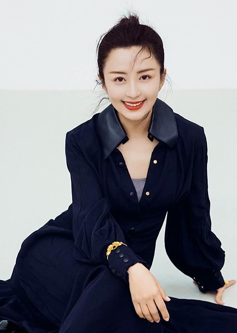 杨童舒粉嫩佳人明艳写真,楚楚动人!__财经头条