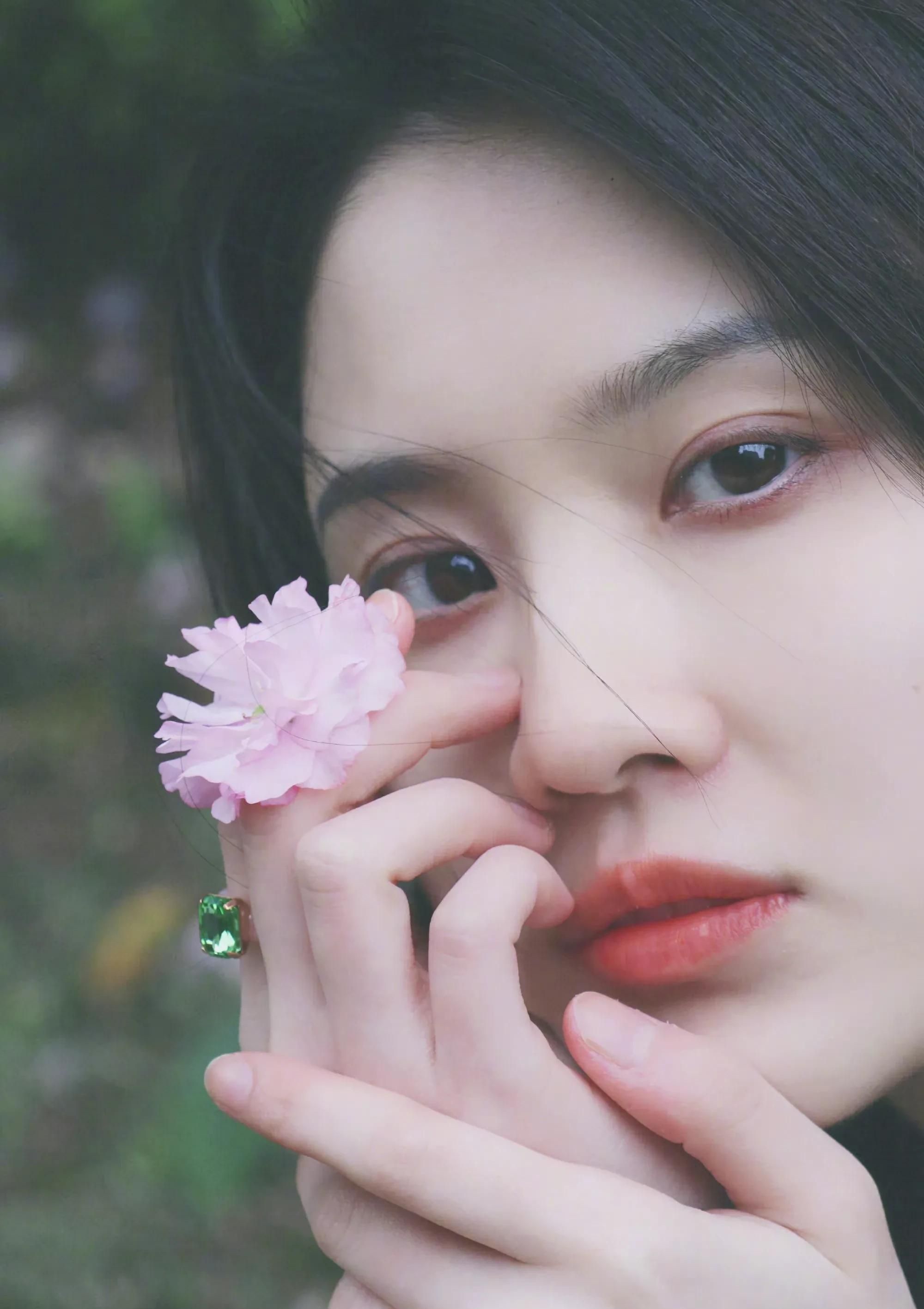 青春靓丽的张慧雯,优雅迷人,甜美可爱的写真照!_高清图集_新浪网