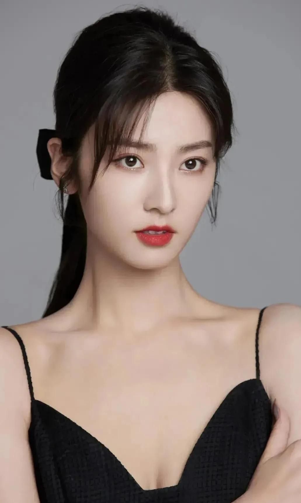 马春瑞:惊艳迷人,绝色佳人唯美写真!__财经头条