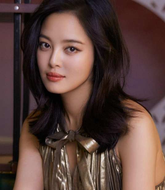 恬静柔美的辛芷蕾,端庄优雅,楚楚动人!_高清图集_新浪网