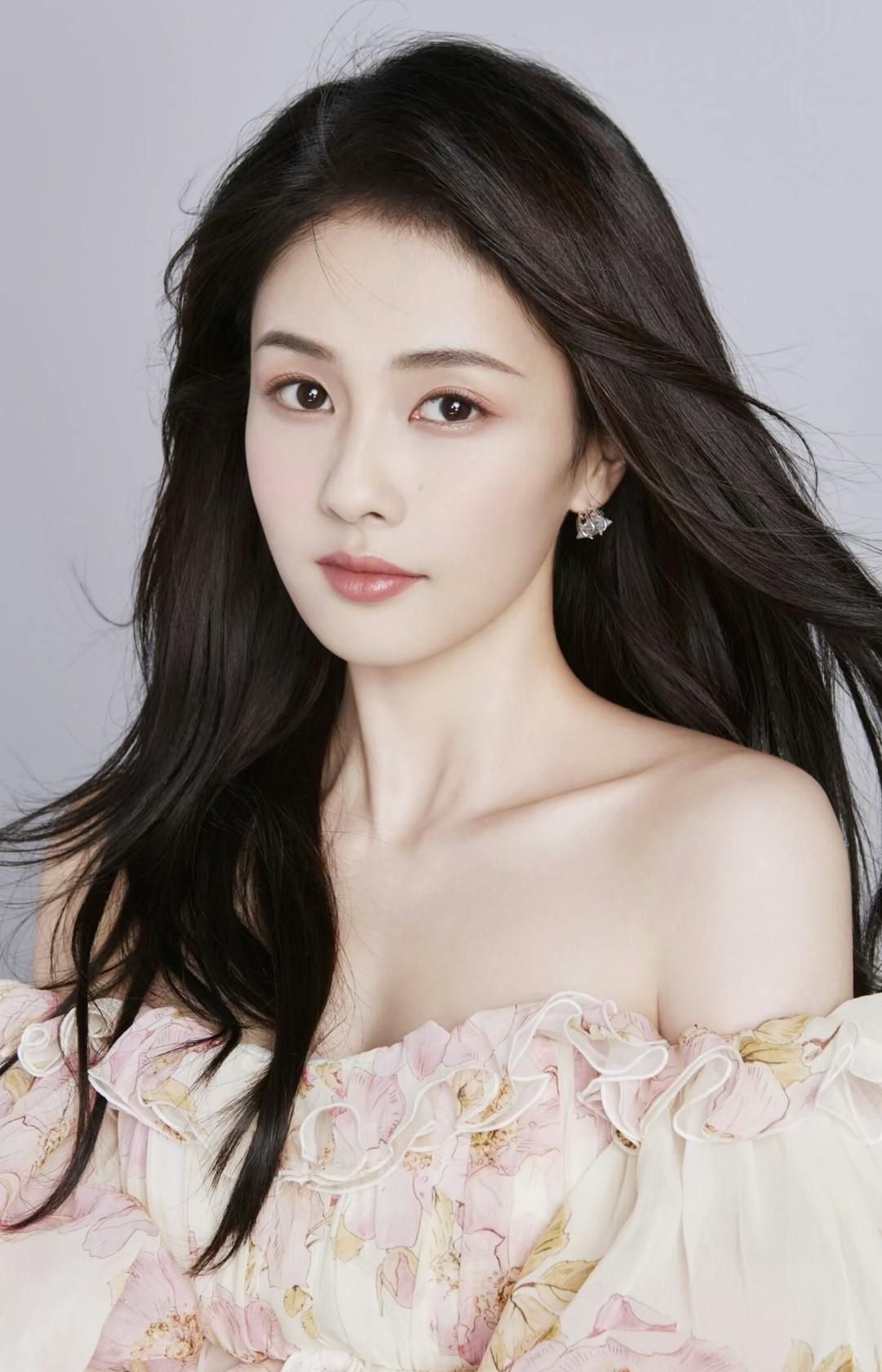 白鹿高清淡雅写真,楚楚动人!__财经头条