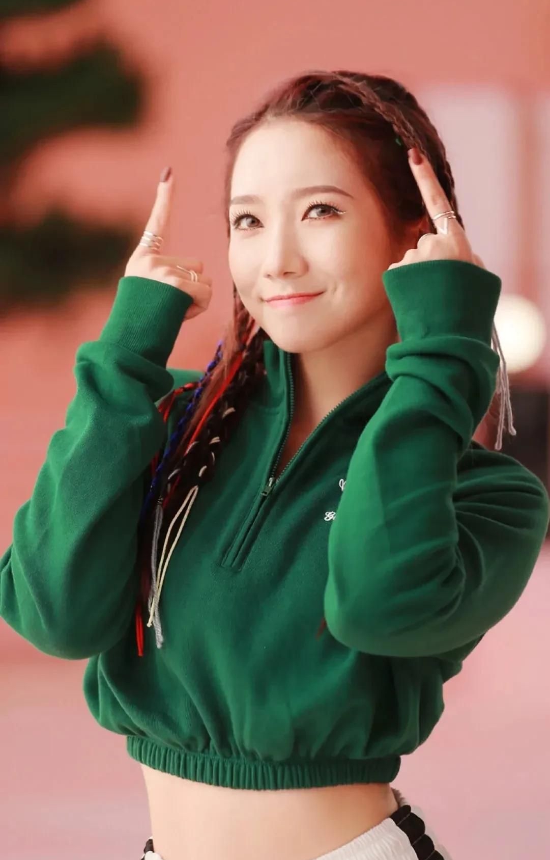 孟美岐婀娜多姿清纯写真,美艳动人!